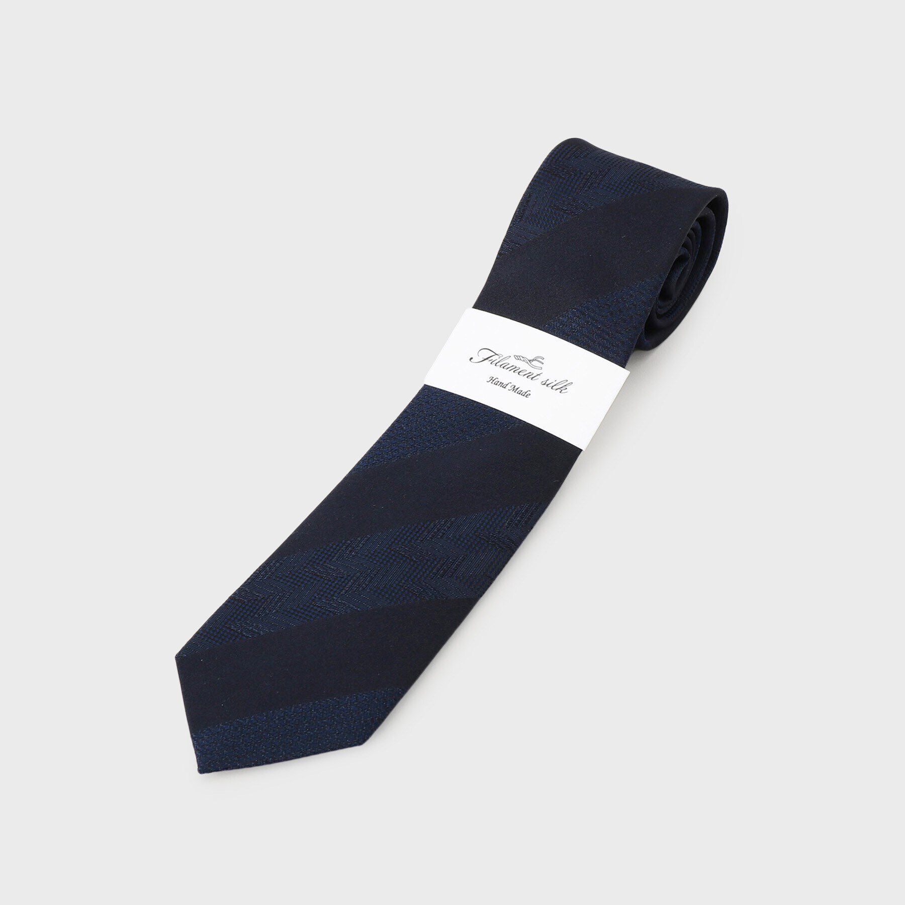 TAKEO KIKUCHI「【Made in JAPAN】矢絣（やがすり）フィラメントシルク ネクタイ」|ネクタイ・蝶ネクタイ|ネイビー(394)
