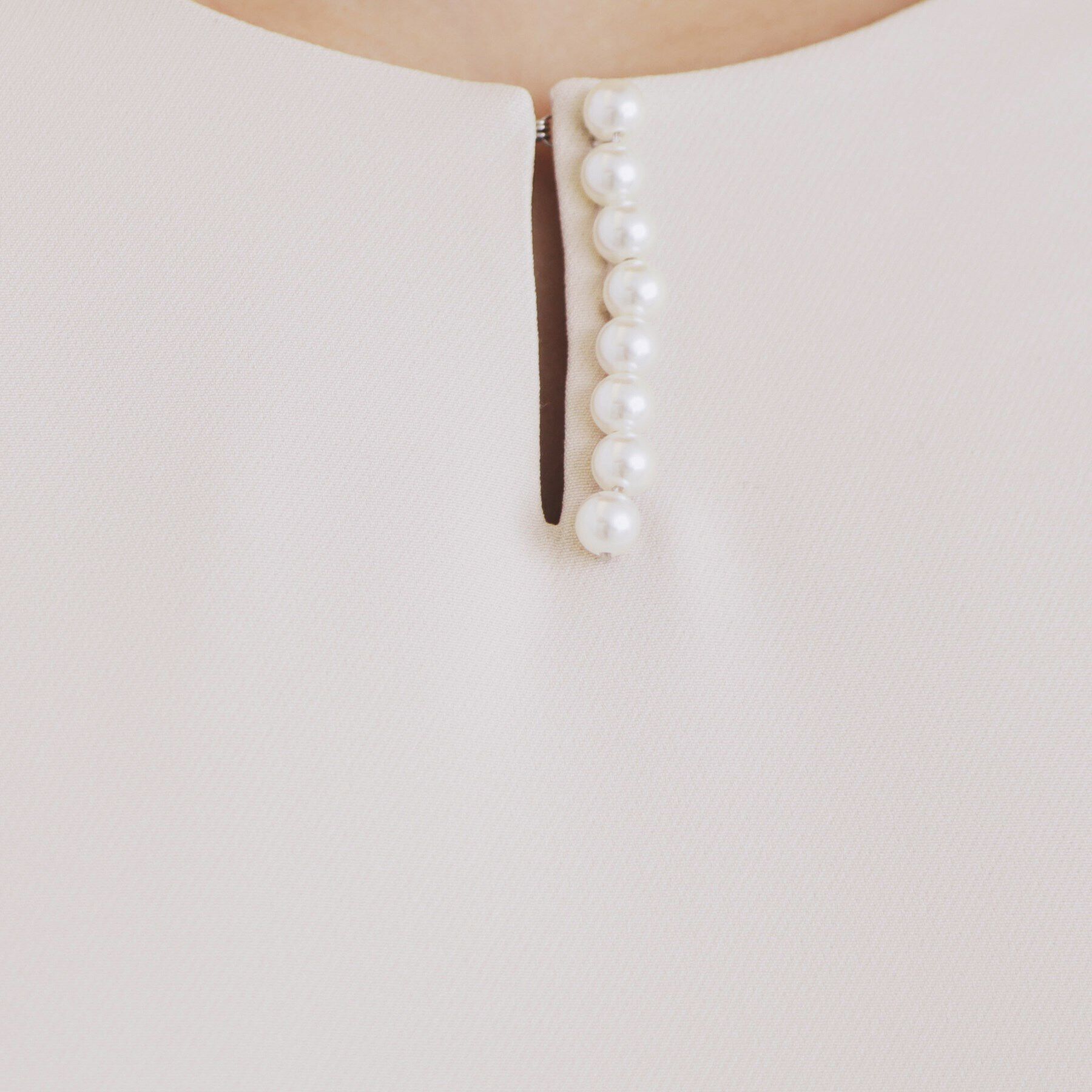 index「＜通勤・セレモニー対応＞キーネックパール調フレアワンピース【洗濯機洗い可/イージーアイロン】」|ワンピース|