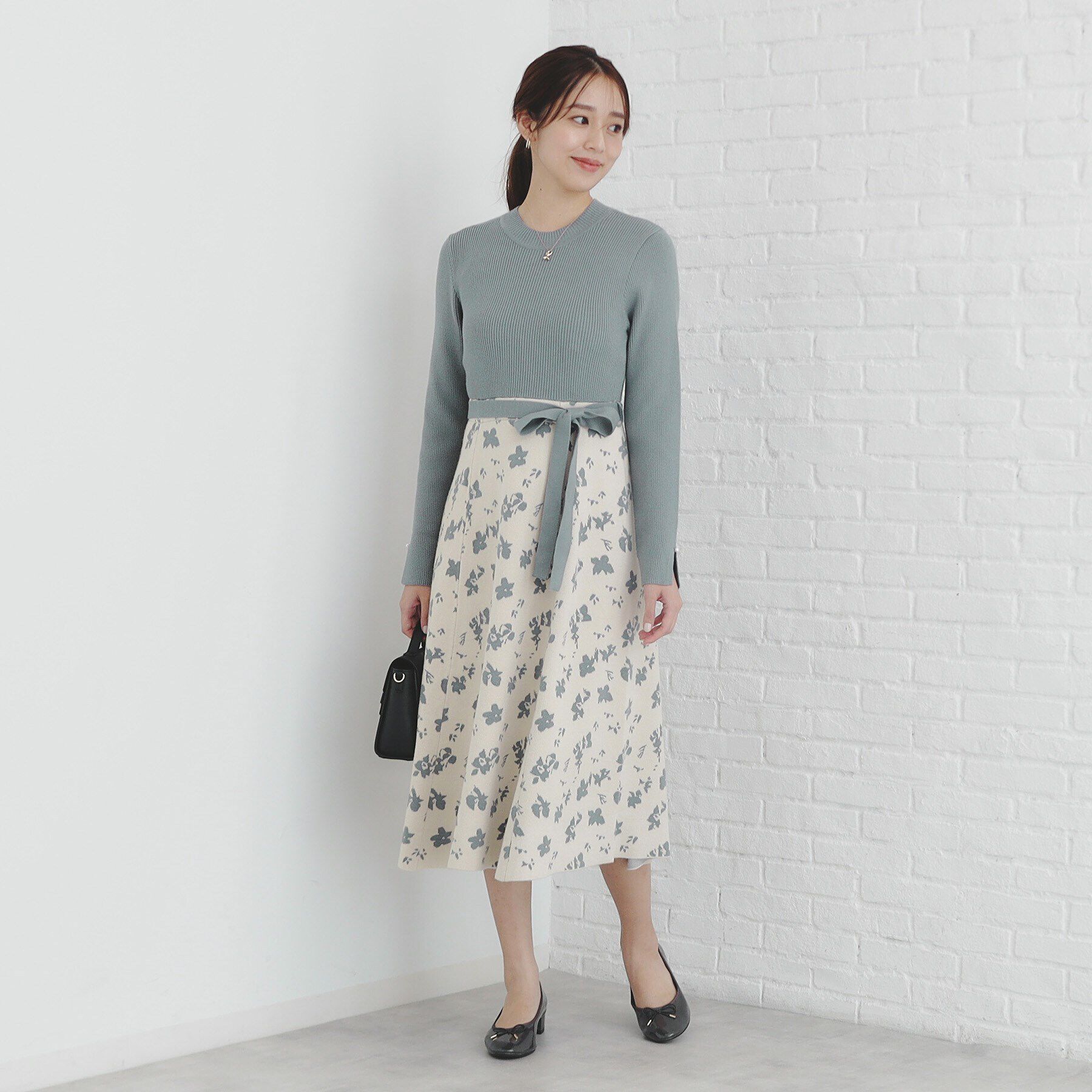 index「フラワージャカードフレアニットワンピース【洗濯機洗い可】」|ワンピース|