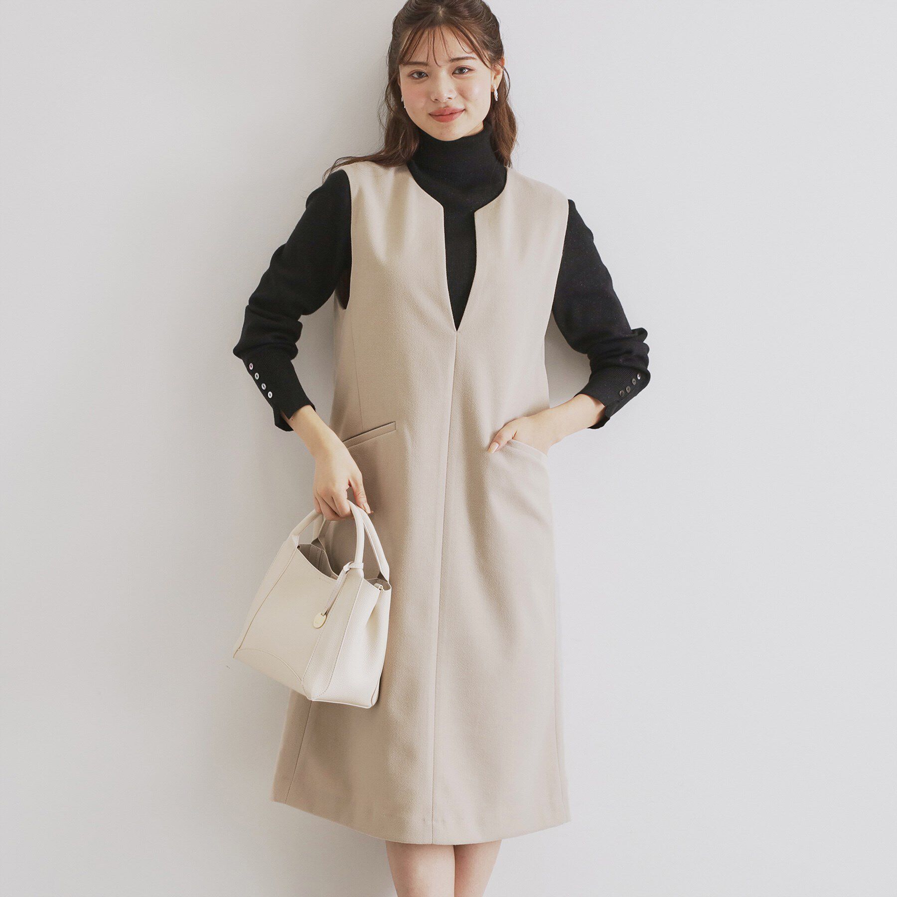 index「スリットネックジャンパースカート【洗濯機洗い可/イージーアイロン】」|ワンピース|ベージュ(052)