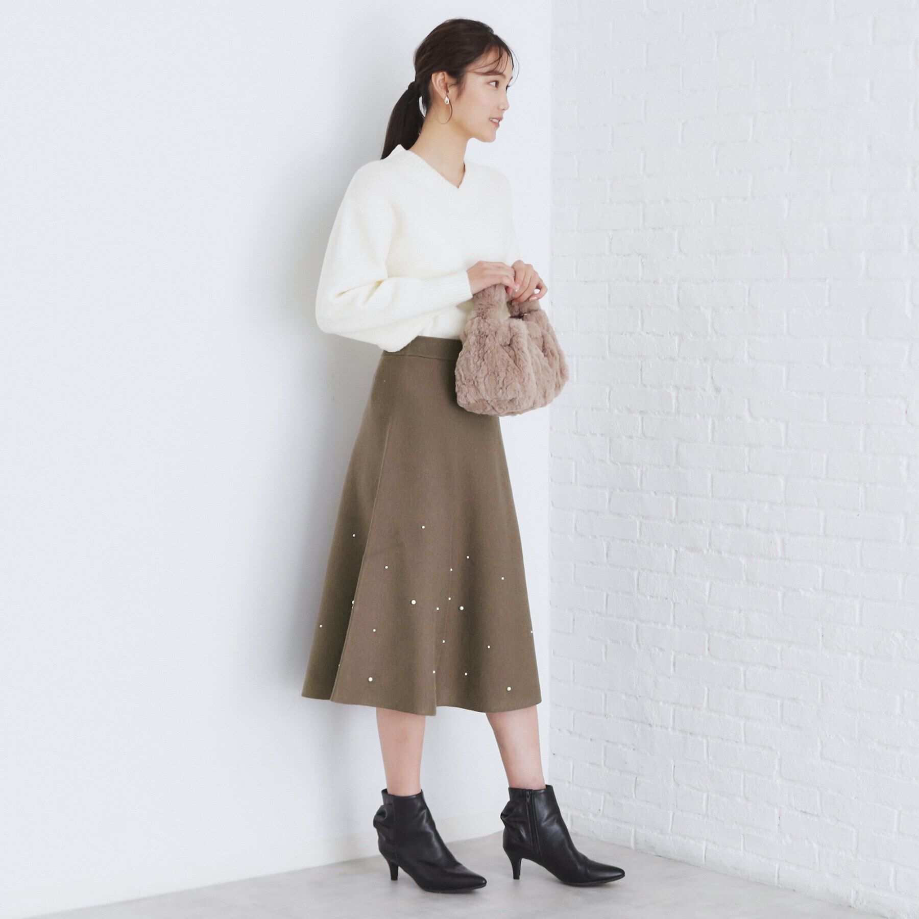 index「《美人百花掲載》パール調フレアニットスカート/セットアップ対応【洗濯機洗い可】」|スカート|