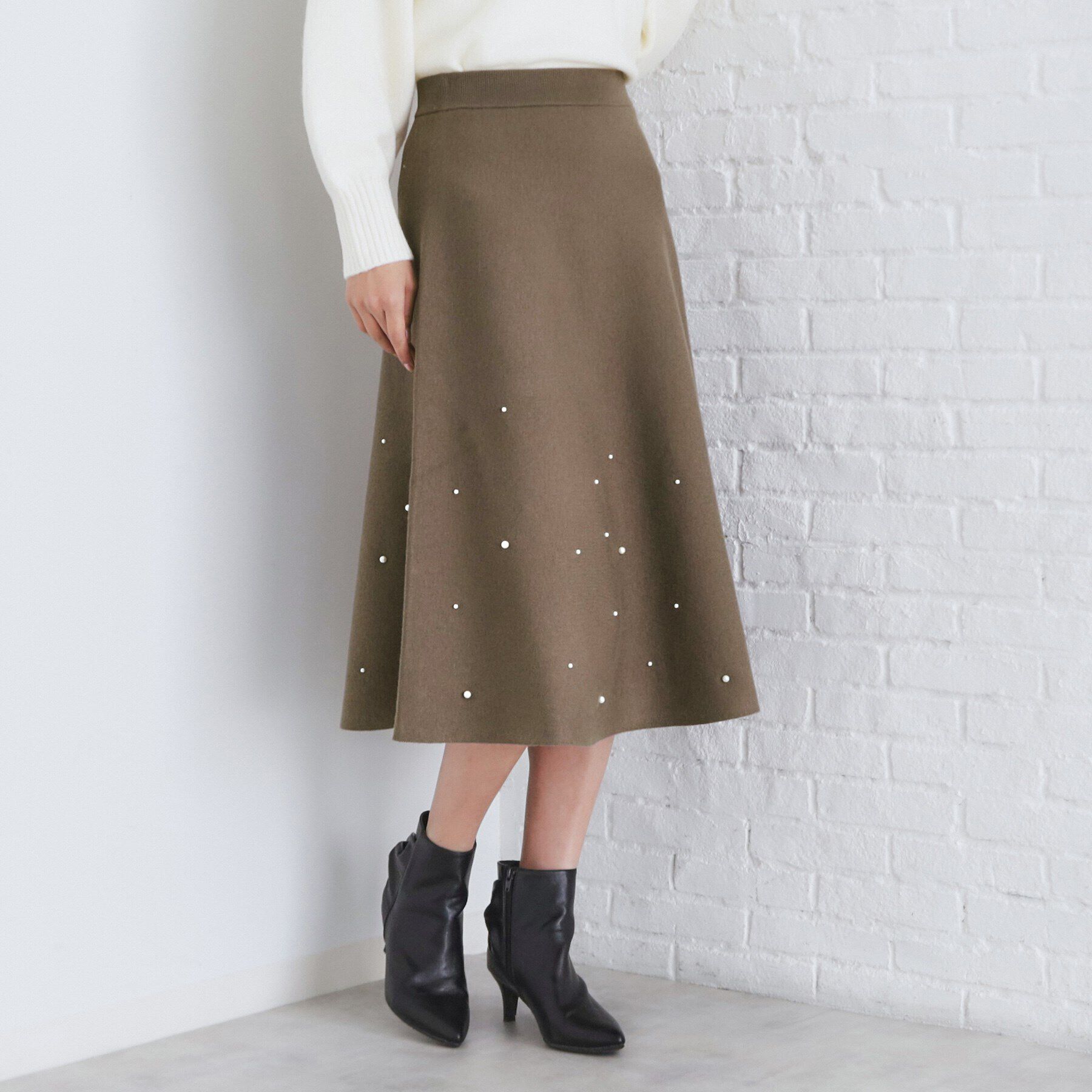 index「《美人百花掲載》パール調フレアニットスカート/セットアップ対応【洗濯機洗い可】」|スカート|トープ(054)