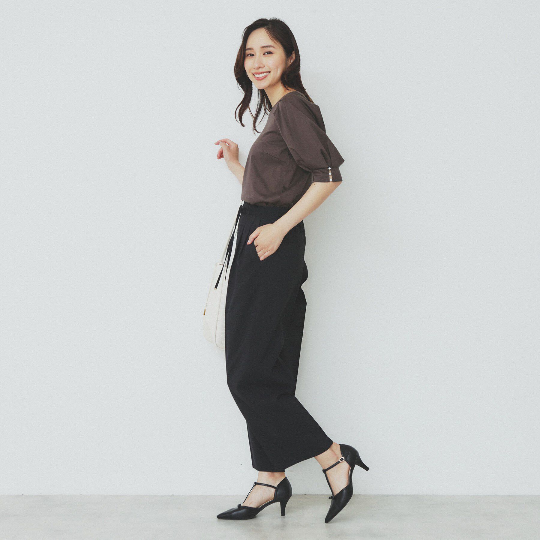 index「《5色展開》Vネックタックパフスリーブトップス【洗濯機洗い可/UVケア/接触冷感】」|Tシャツ・カットソー|