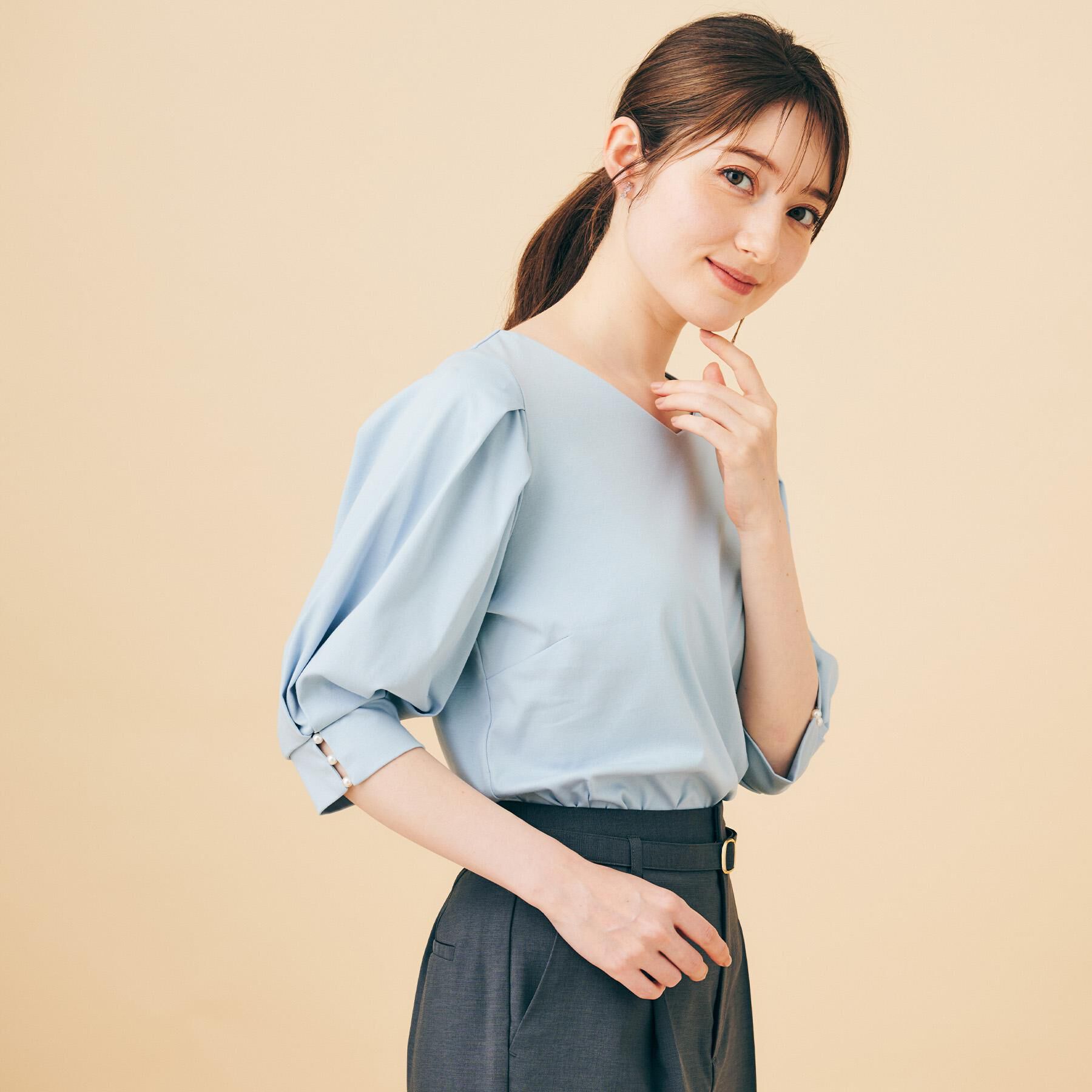 index「《5色展開》Vネックタックパフスリーブトップス【洗濯機洗い可/UVケア/接触冷感】」|Tシャツ・カットソー|