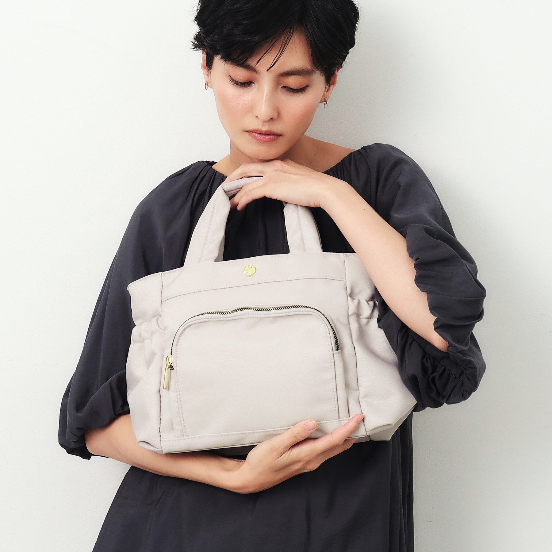 OPAQUE.CLIP「【撥水加工／マルチポケット／2WAY】フロントポケットデザインミドルトートバッグ」|トートバッグ|