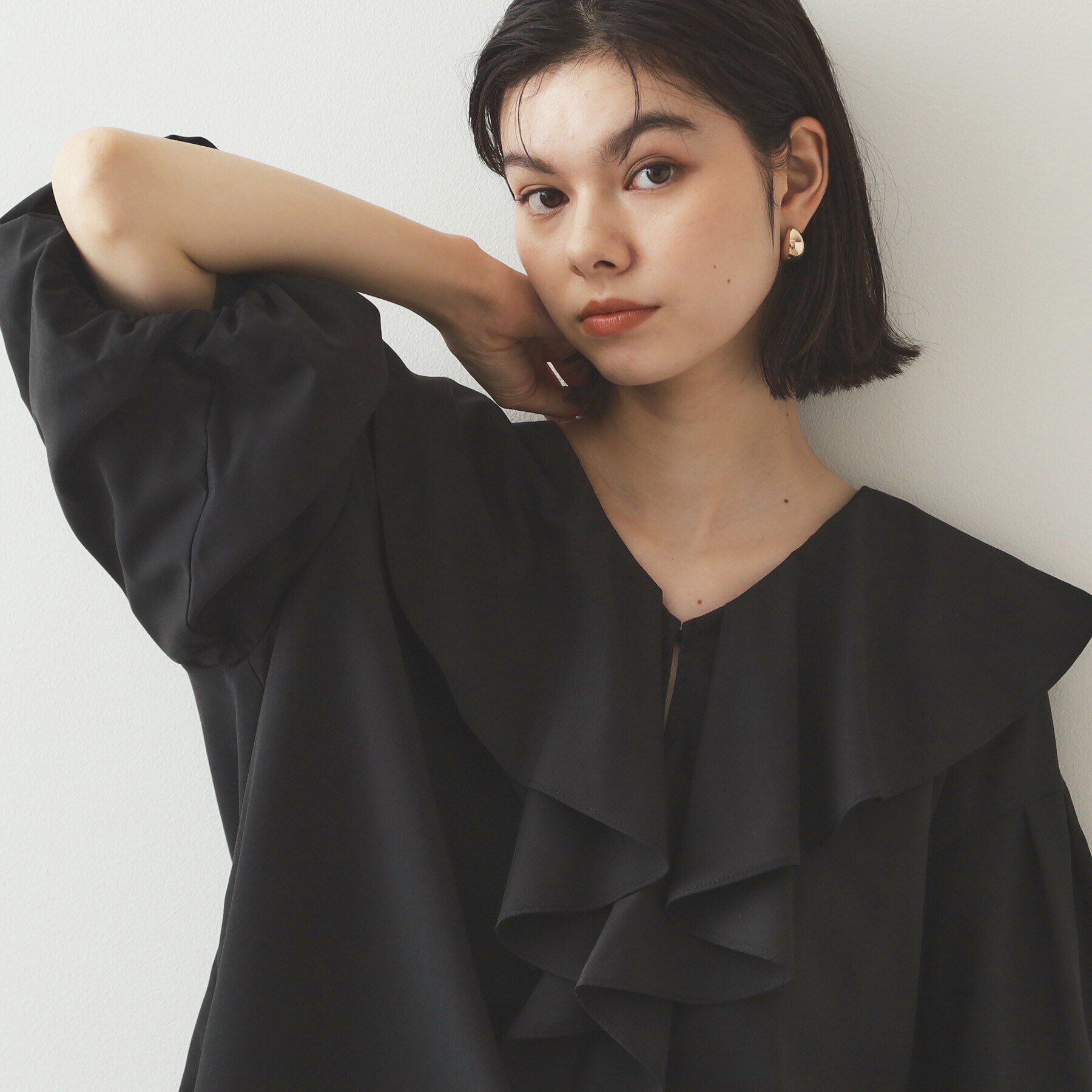 OPAQUE.CLIP「ラッフルフリル バルーンスリーブブラウス【洗濯機洗い可】」|シャツ・ブラウス|ブラック(019)