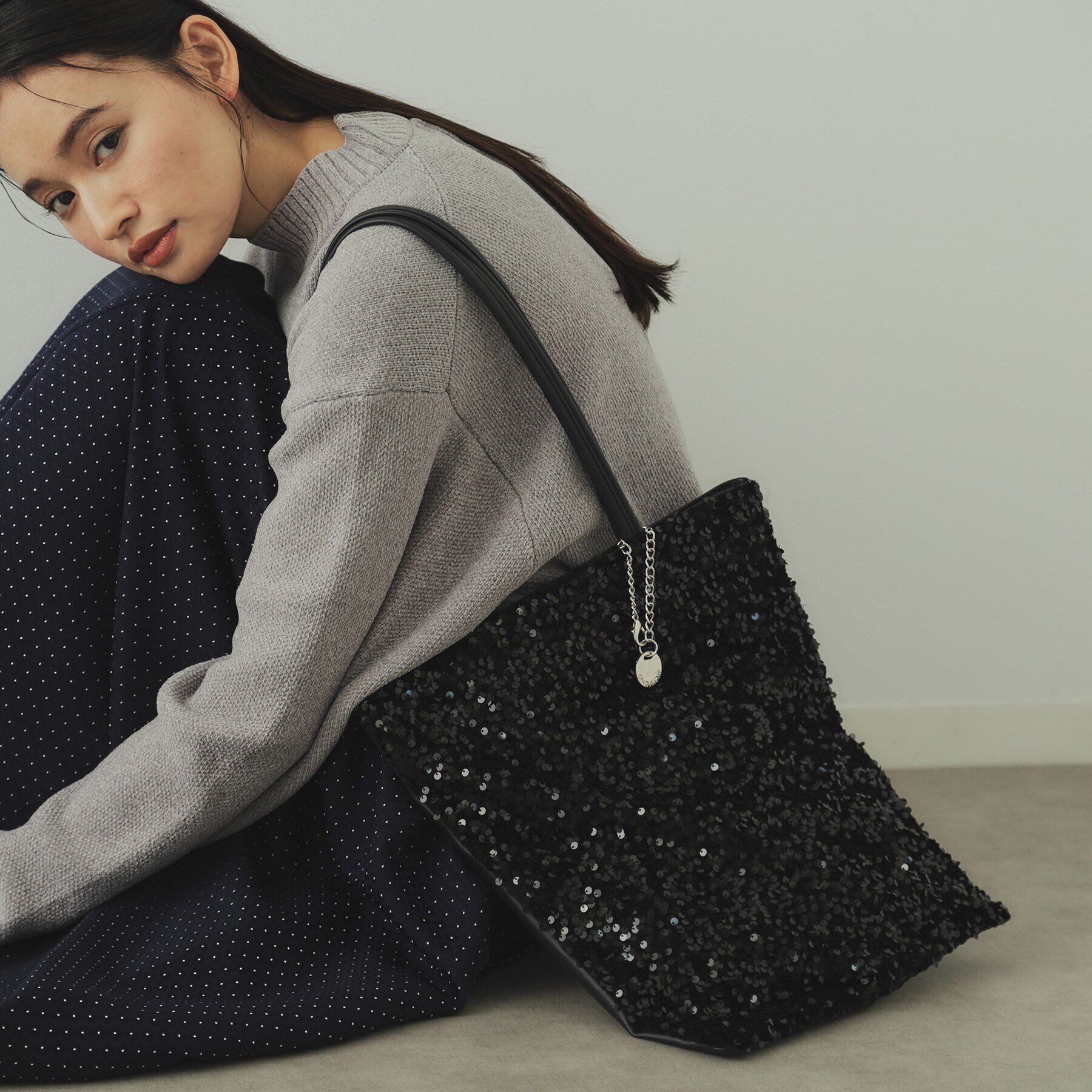 OPAQUE.CLIP「【A4サイズ対応】スパンコールコンビトートバッグ」|トートバッグ|ブラック(019)