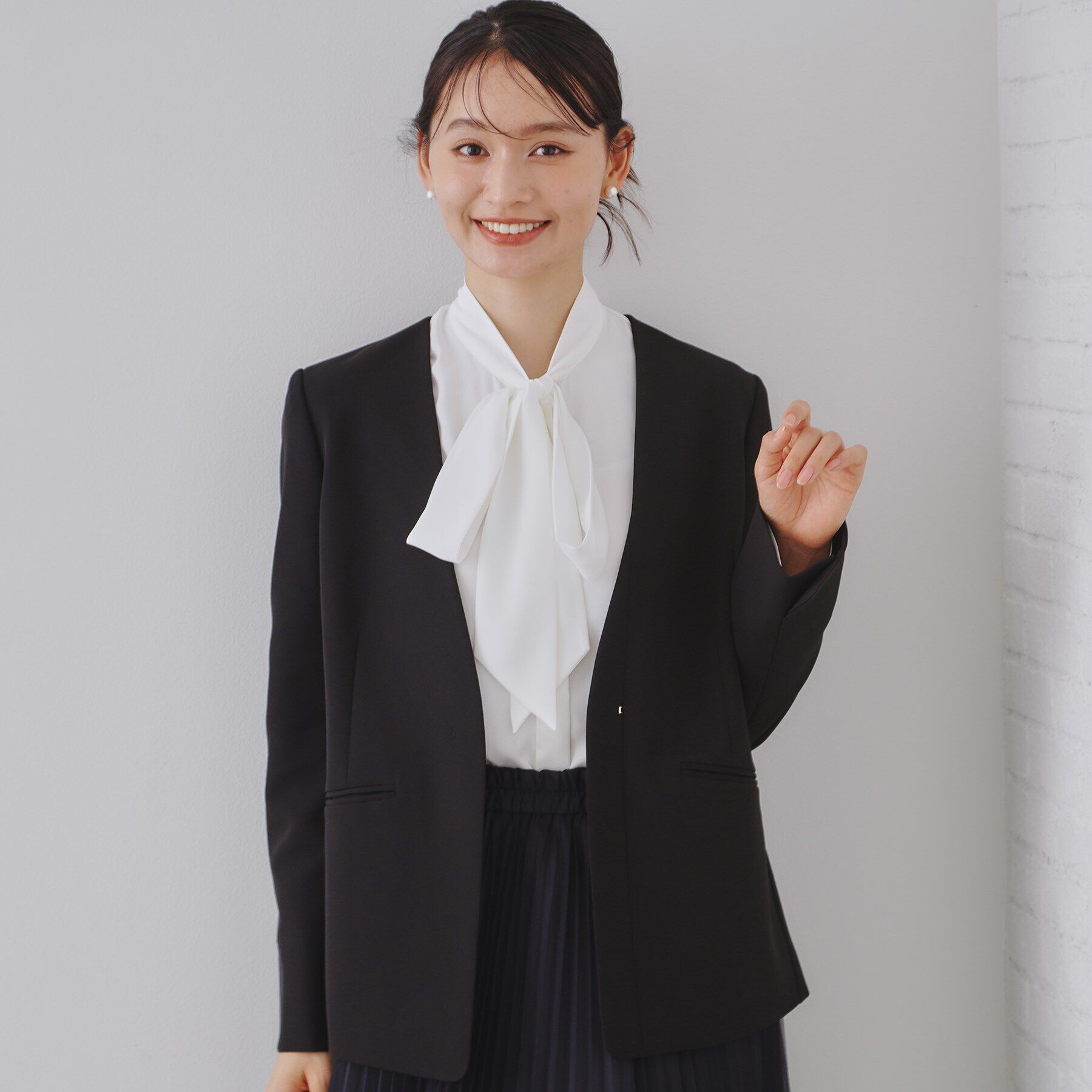 OPAQUE.CLIP「《通勤・セレモニー/セットアップ対応》Vネックジャケット/ダブルクロス【洗濯機洗い可】」|ノーカラージャケット|ブラック(019)