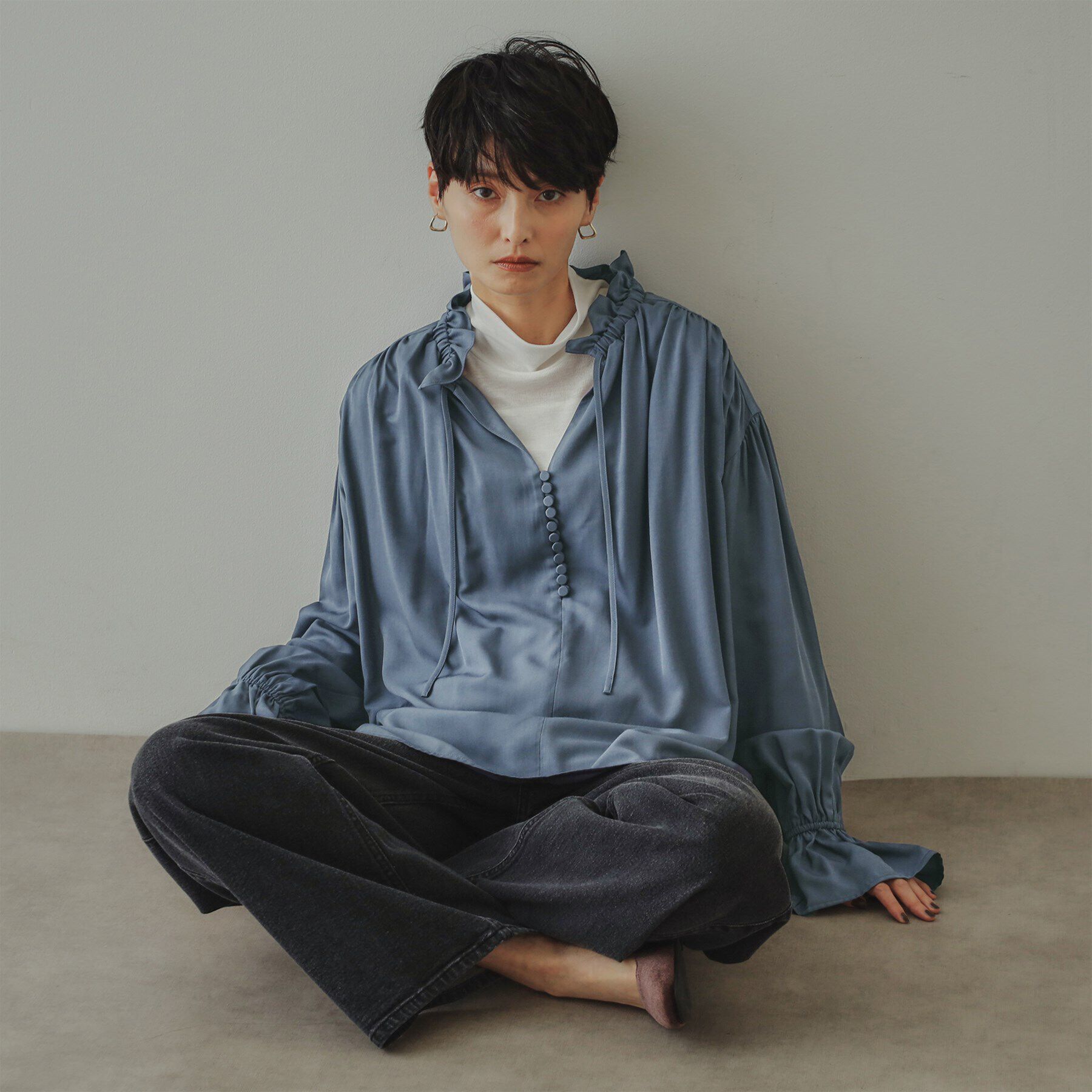 OPAQUE.CLIP「【大草直子さんコラボ】フリルネックブラウス」|シャツ・ブラウス|