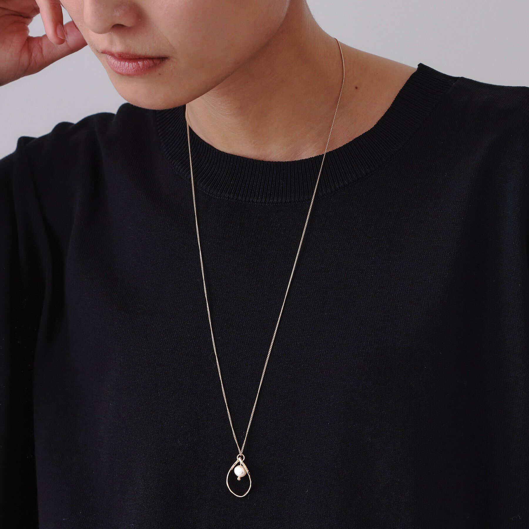 OPAQUE.CLIP「ねじりオーバル&times;フェイクパールネックレス」|ネックレス|