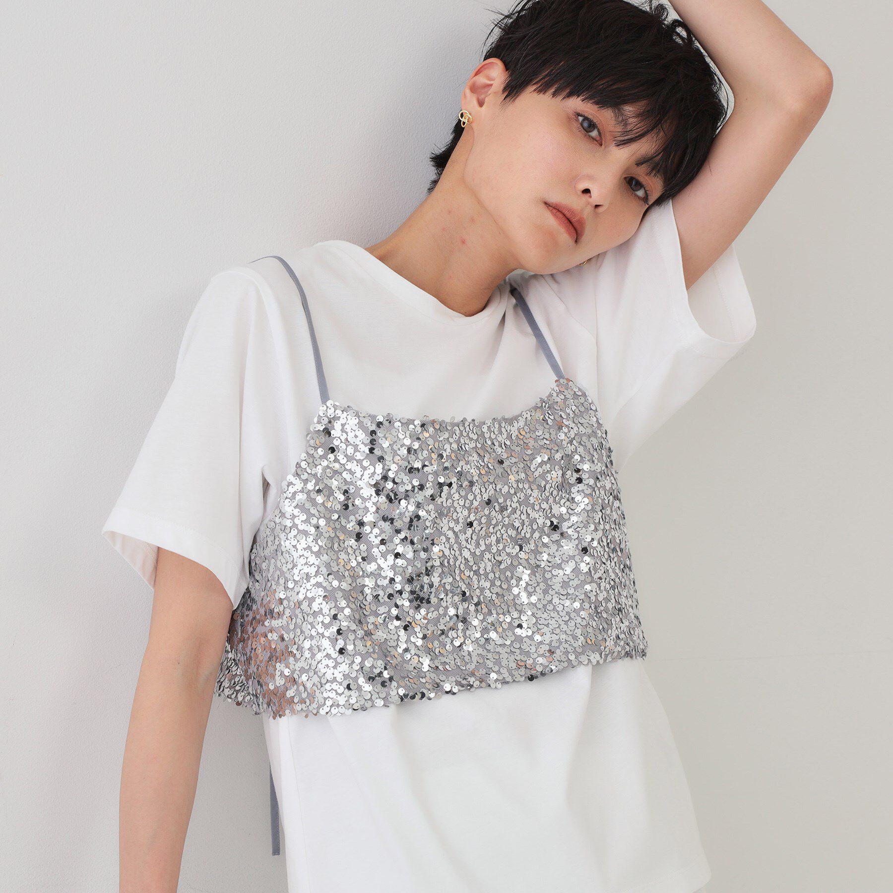 OPAQUE.CLIP「《ツインセット》スパンコールキャミ&times;Tシャツ【洗濯機洗い可】」|その他|シルバー(006)