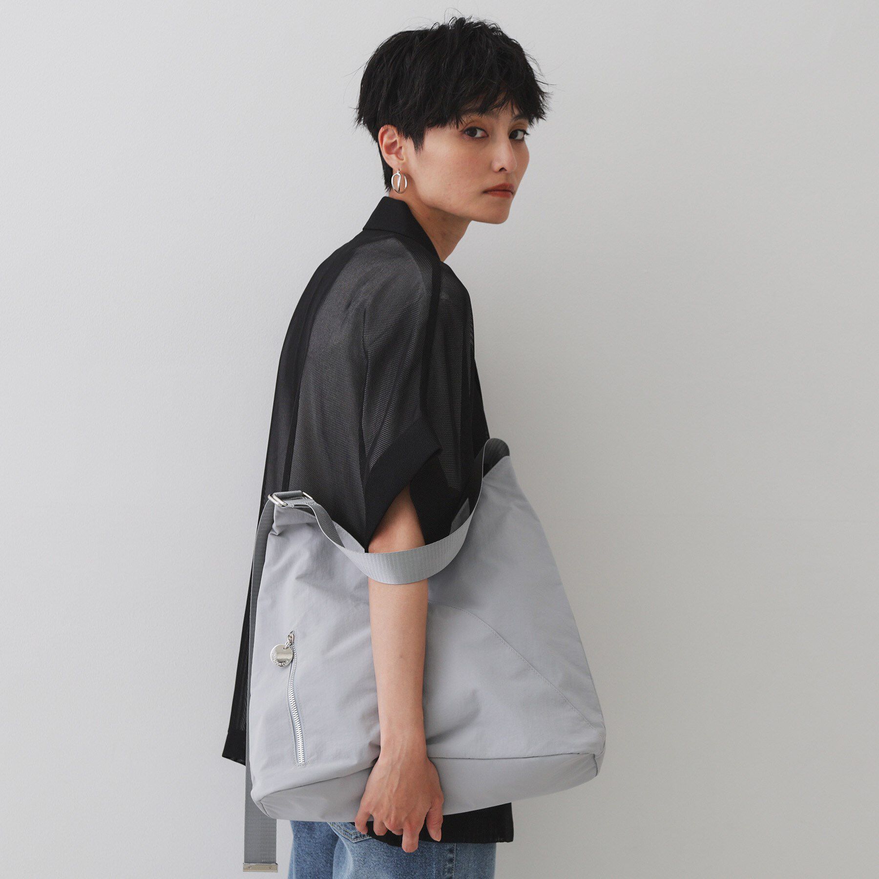 OPAQUE.CLIP「【A4サイズ対応／長さ調整可能】ダブルトライアングルデザインショルダーバッグ」|ショルダー・メッセンジャー|