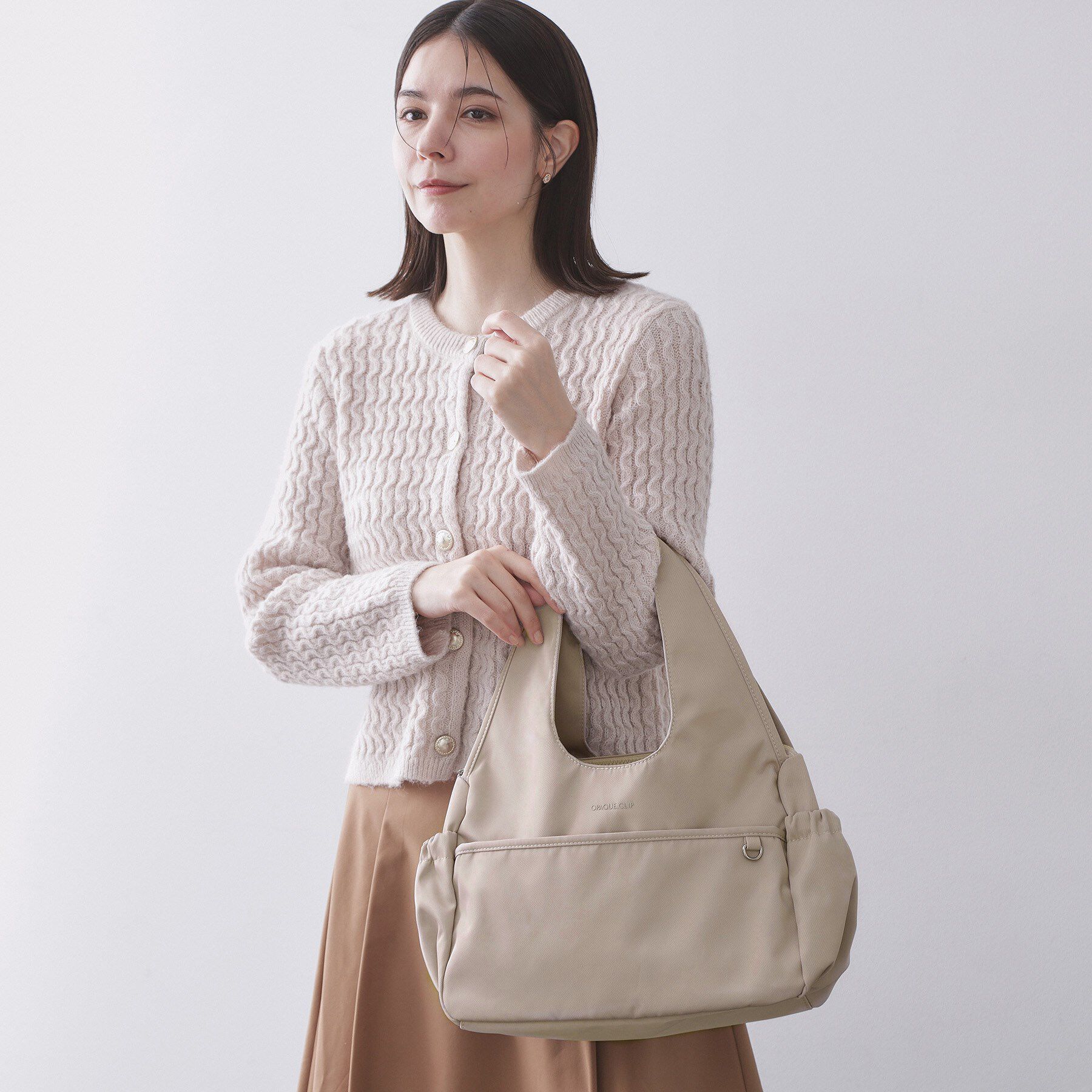 OPAQUE.CLIP「フロントポケット3層デザイントライアングルミドルトートバッグ【マルチポケット】」|トートバッグ|ベージュ(052)