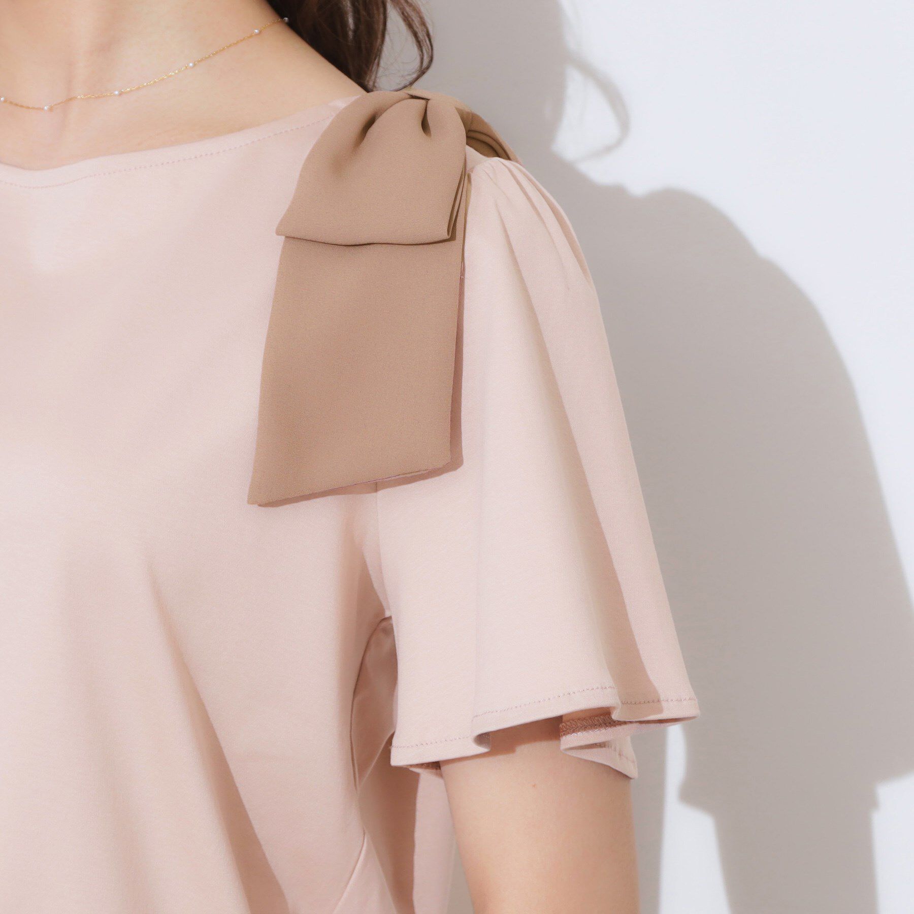 Couture broach「【リボン・マシンウォッシャブル・UV機能・接触冷感】肩リボントップス」|Tシャツ・カットソー|