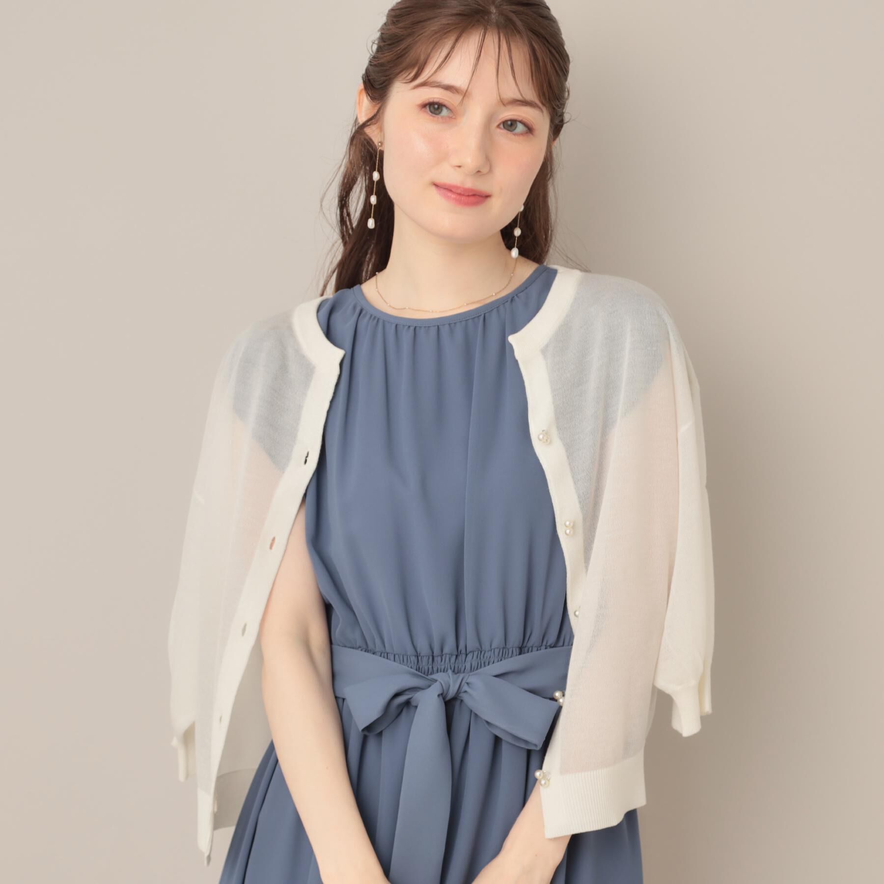 Couture broach「【前後2WAY・二の腕カバー】ダブルパール調釦5分袖シアーカーディガントップス」|カーディガン|