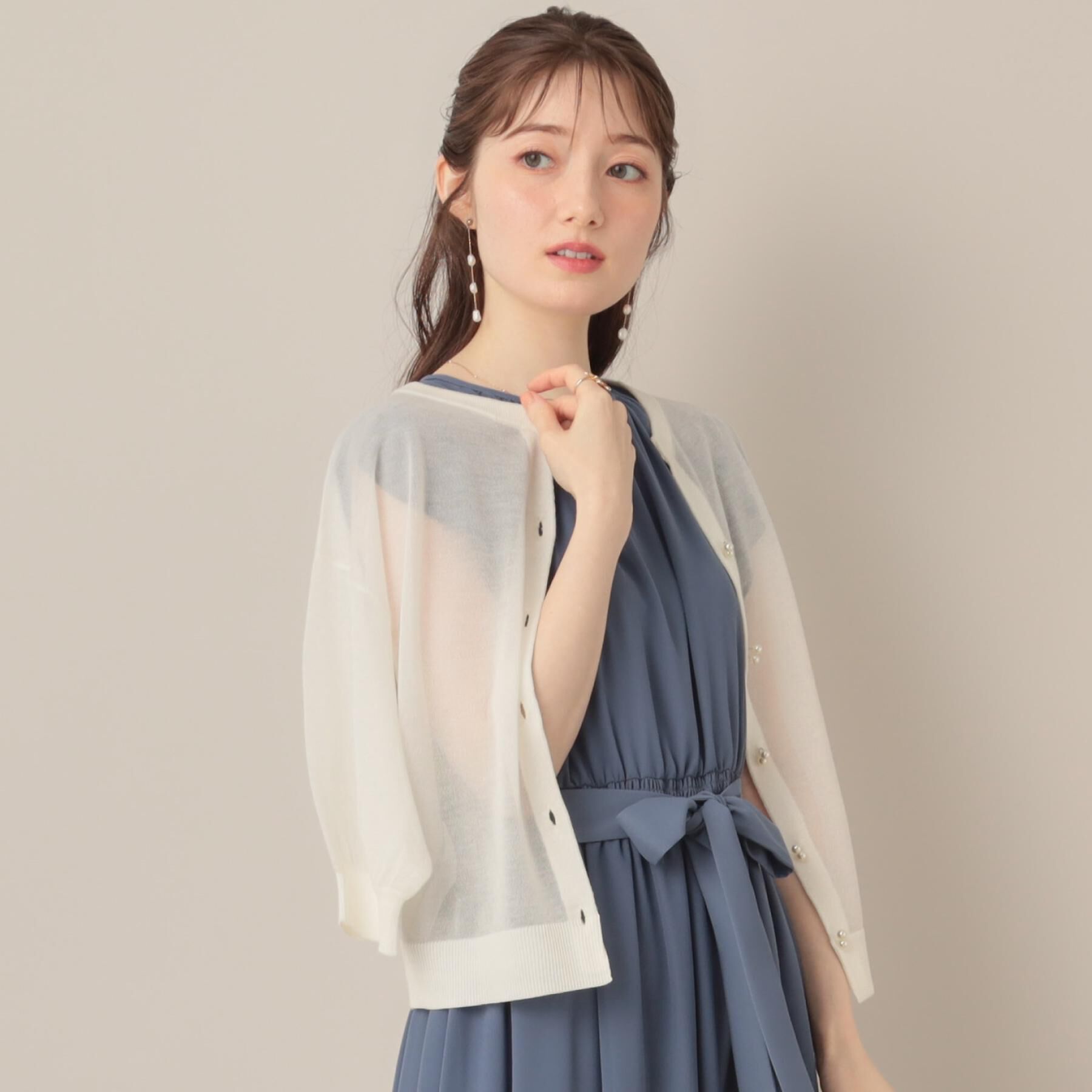 Couture broach「【前後2WAY・二の腕カバー】ダブルパール調釦5分袖シアーカーディガントップス」|カーディガン|