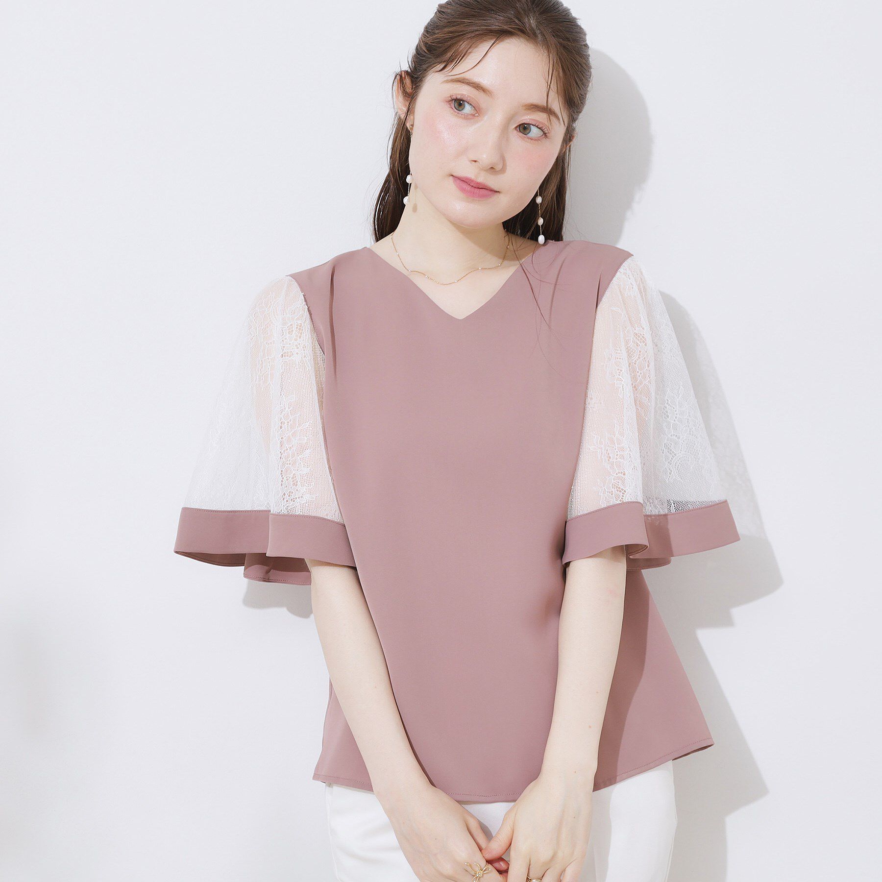 Couture broach「【マシンウォッシャブル・シアー・細見え】Vネック袖レースフレアブラウス」|シャツ・ブラウス|