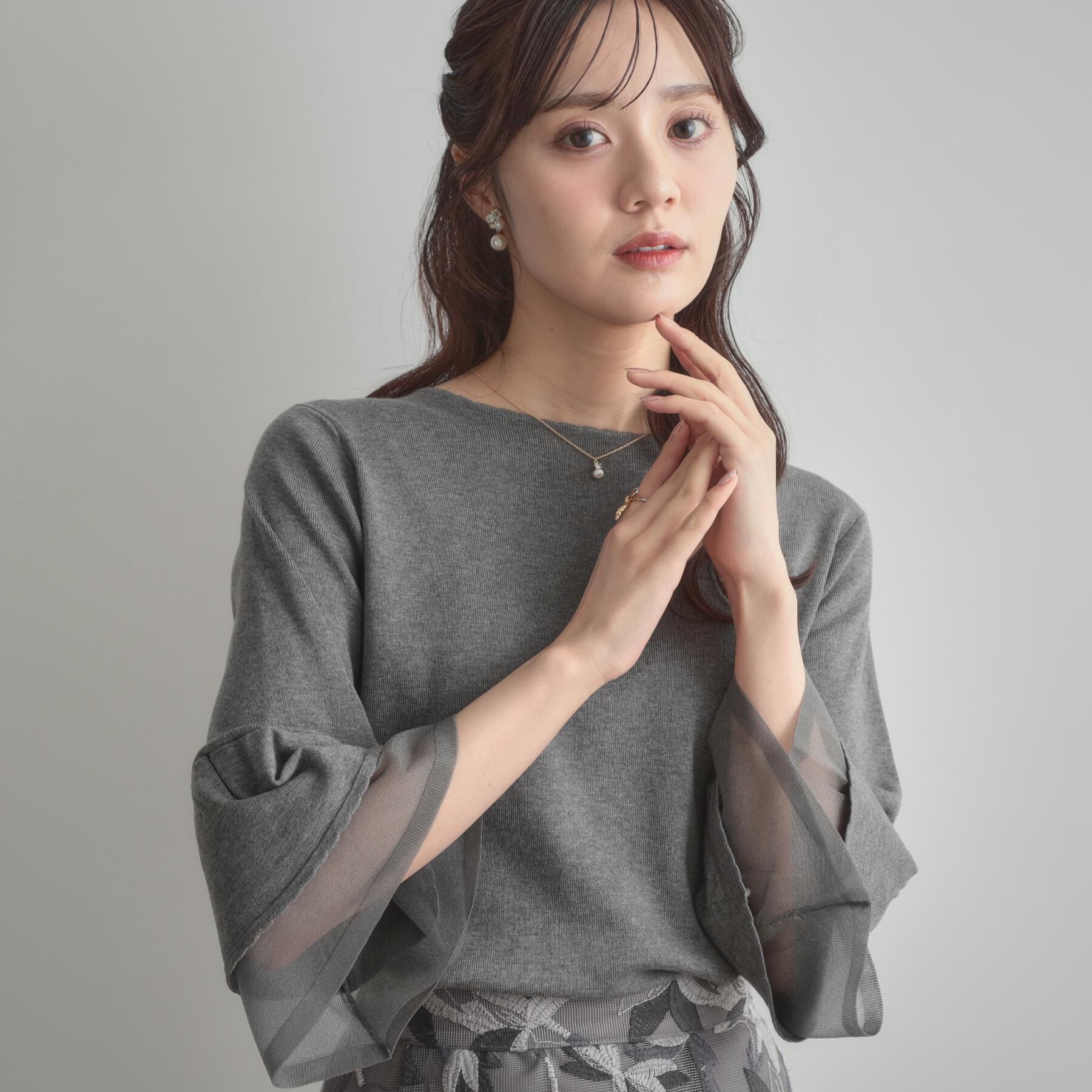 Couture broach「【フェミニン・着映え・通勤】シアーフレアー袖ニットトップス」|ニット・セーター|グレー(012)