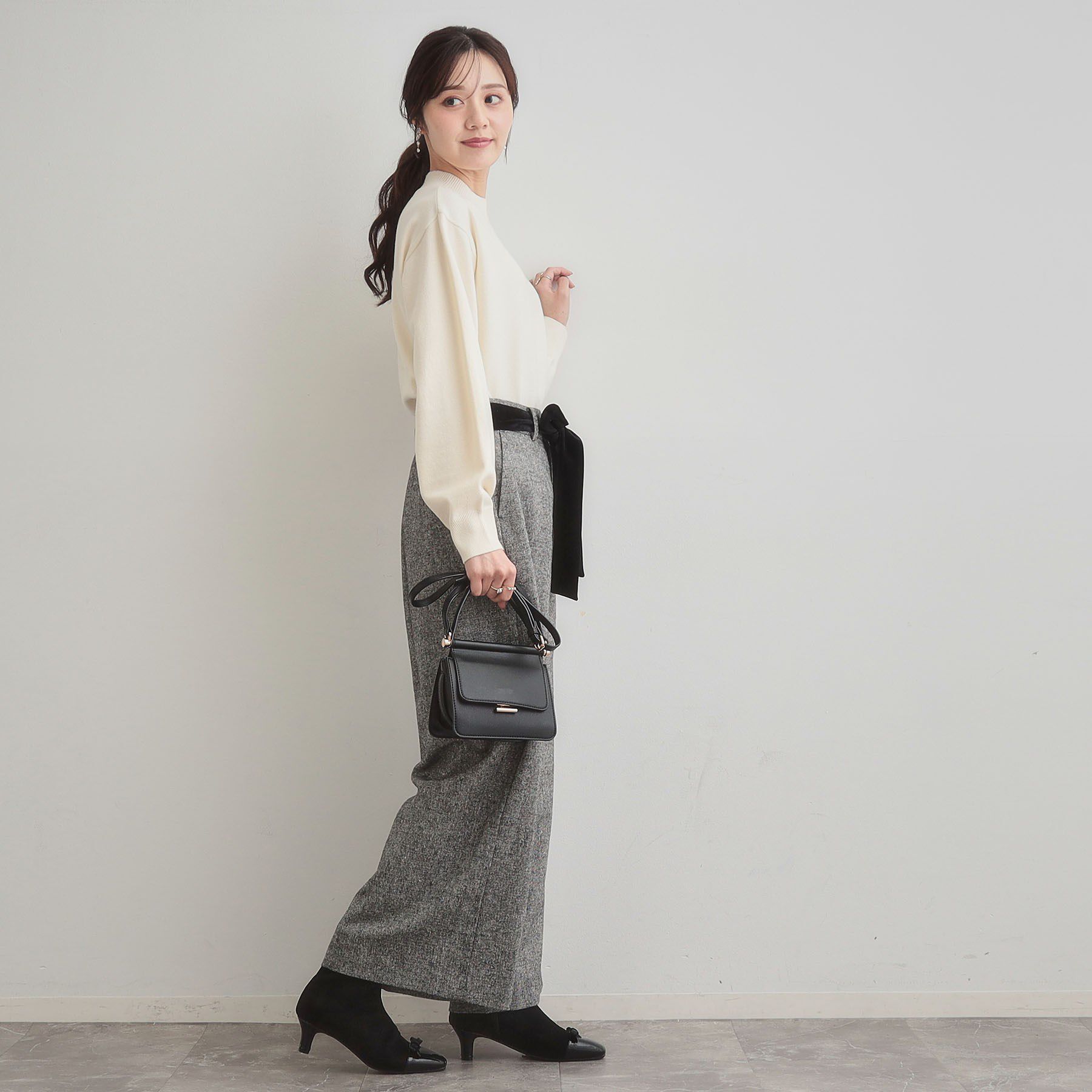 Couture broach「【後ろ姿も着映える・通勤】バックレースアップ微起毛ニット」|ニット・セーター|