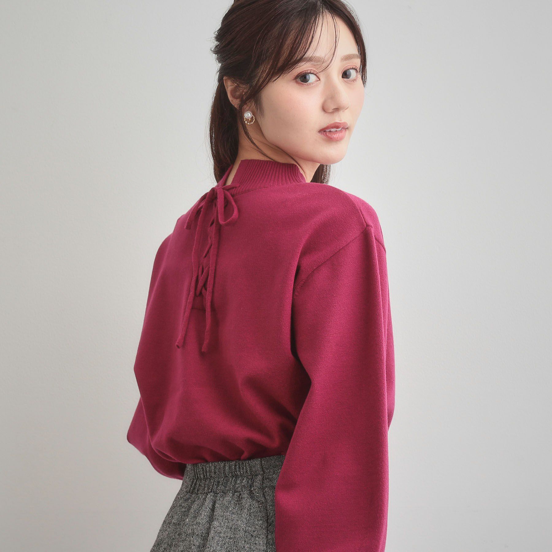 Couture broach「【後ろ姿も着映える・通勤】バックレースアップ微起毛ニット」|ニット・セーター|