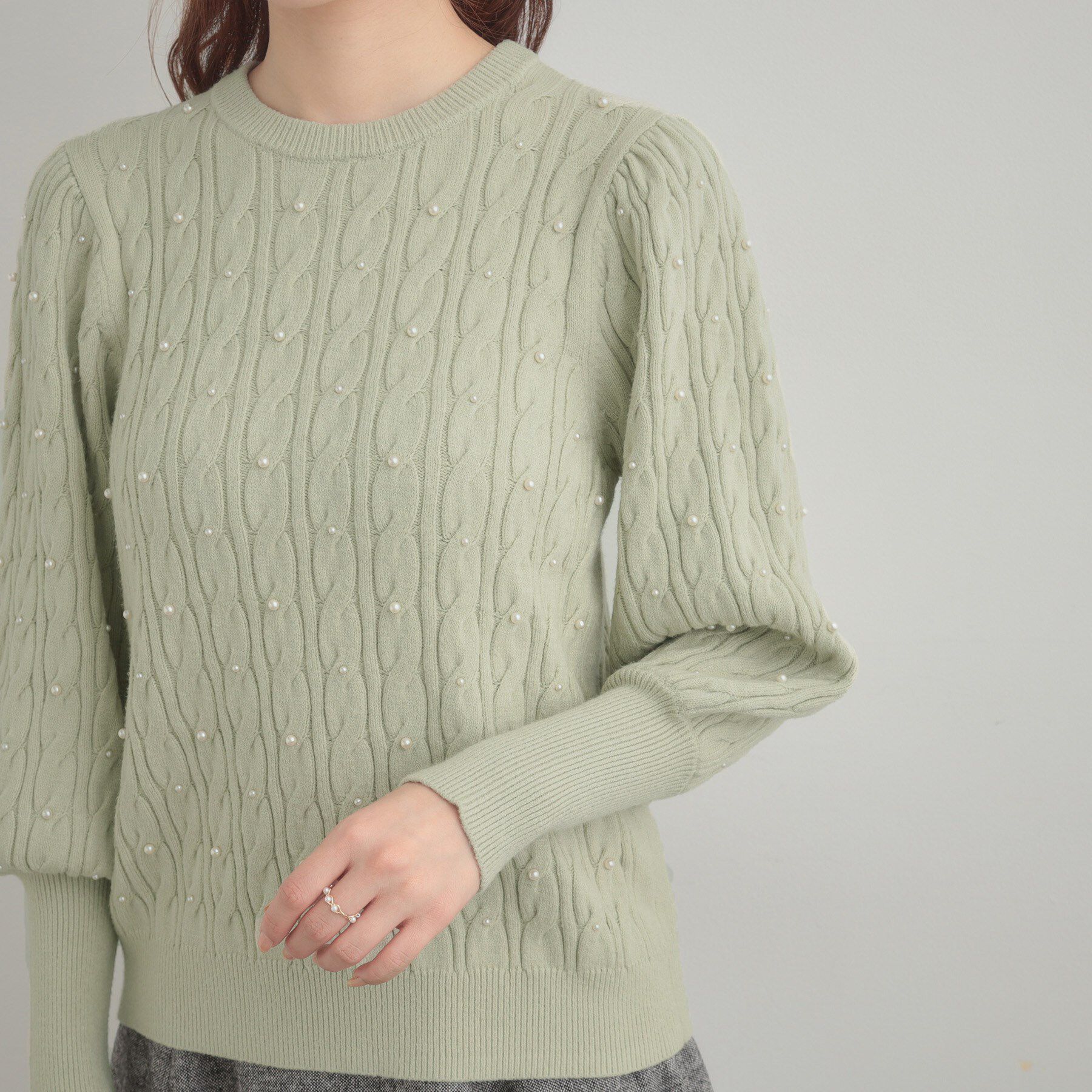 Couture broach「【華やぎ・一枚で着映え】ケーブルパール調ニット」|ニット・セーター|
