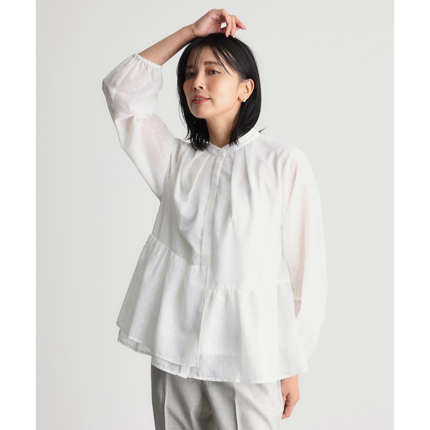 THE SHOP TK「【ONOFF活躍/セレモニー/通勤】カットジャカードペプラムブラウス/洗える」|シャツ・ブラウス|