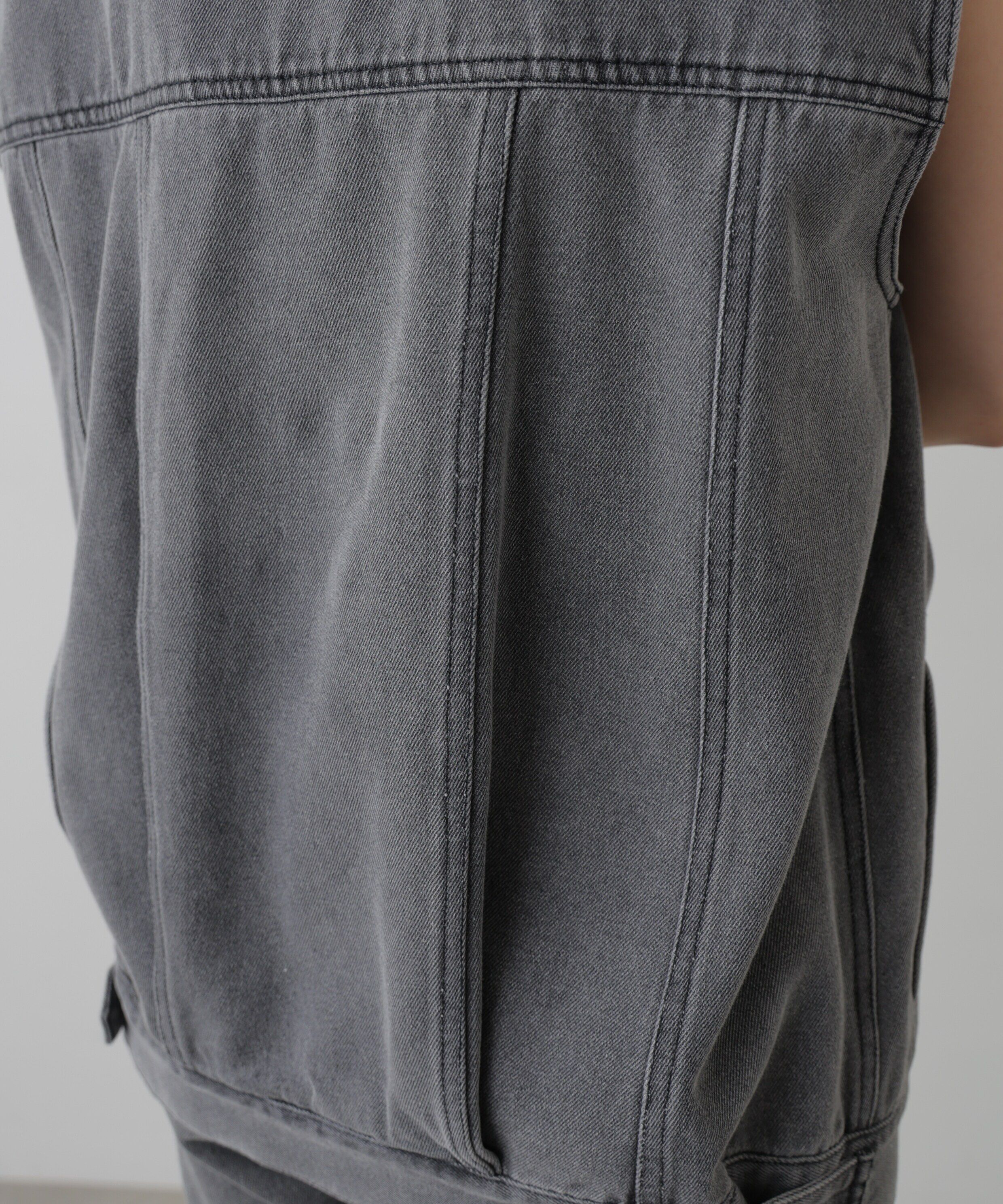  「ミドル丈デニムベスト」|ブルゾン・スタジャン|