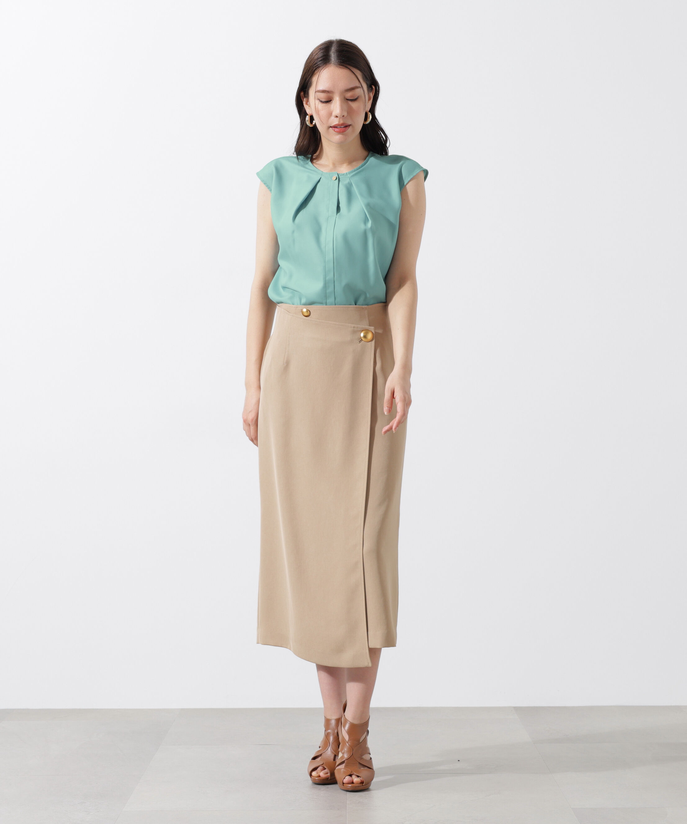  「メタルボタンクルーネックタックブラウス」|シャツ・ブラウス|