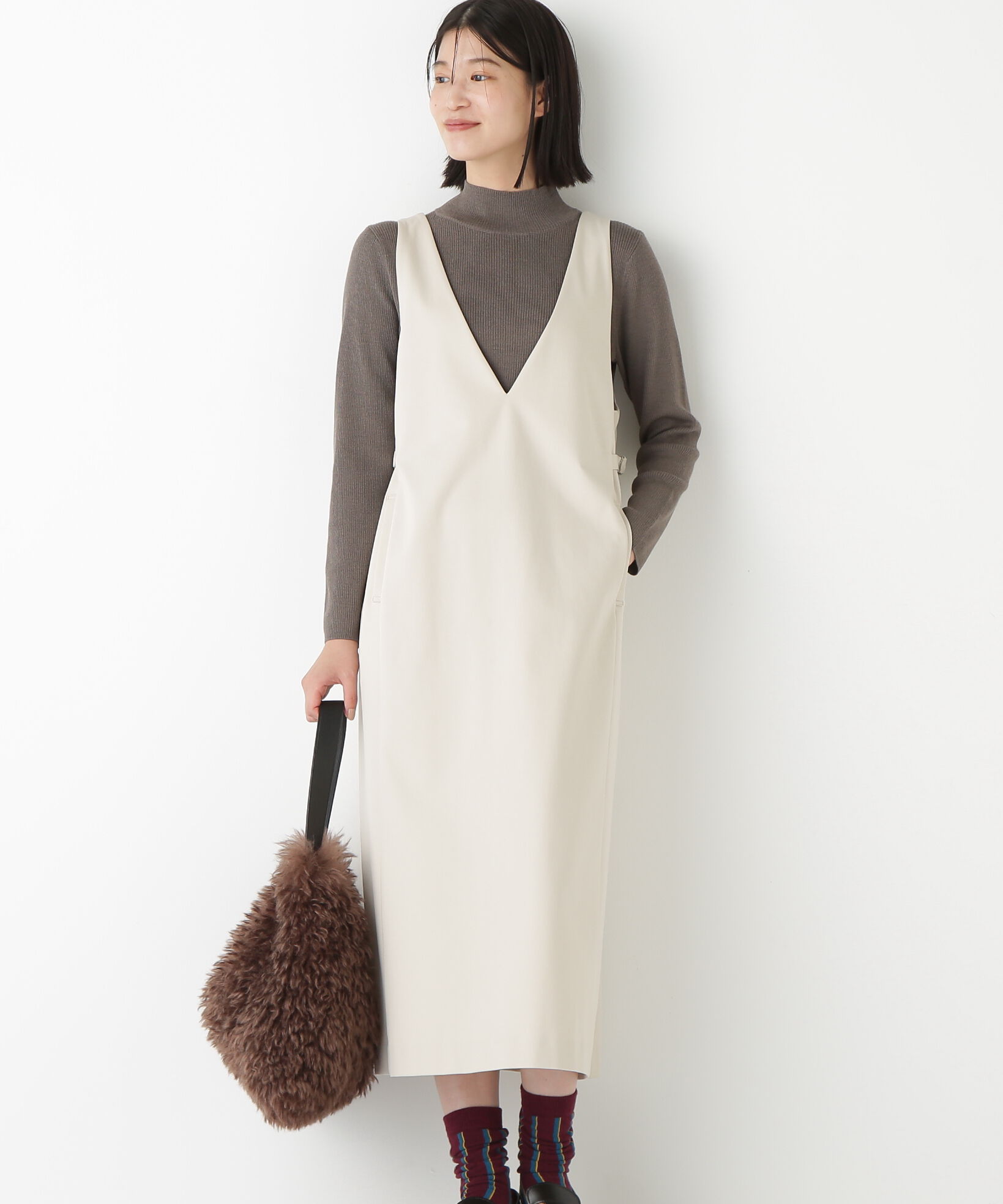  「◆ストレッチポンチＶネックジャンパースカート」|ワンピース|グレージュ2