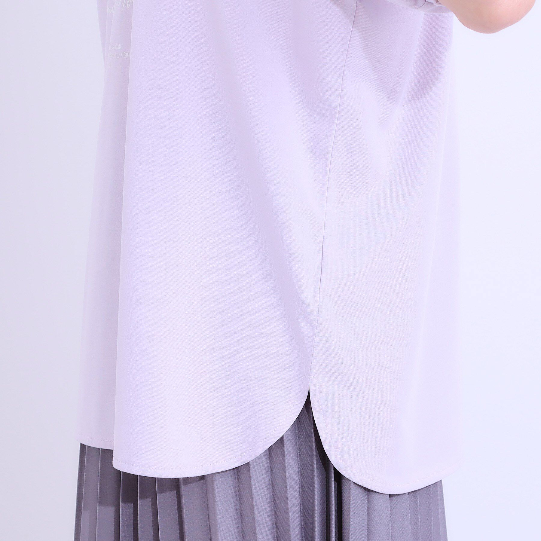 SHOO･LA･RUE「【S-LL/ひんやり/UV】ぷっくりラメプリントロゴTシャツ」|Tシャツ・カットソー|