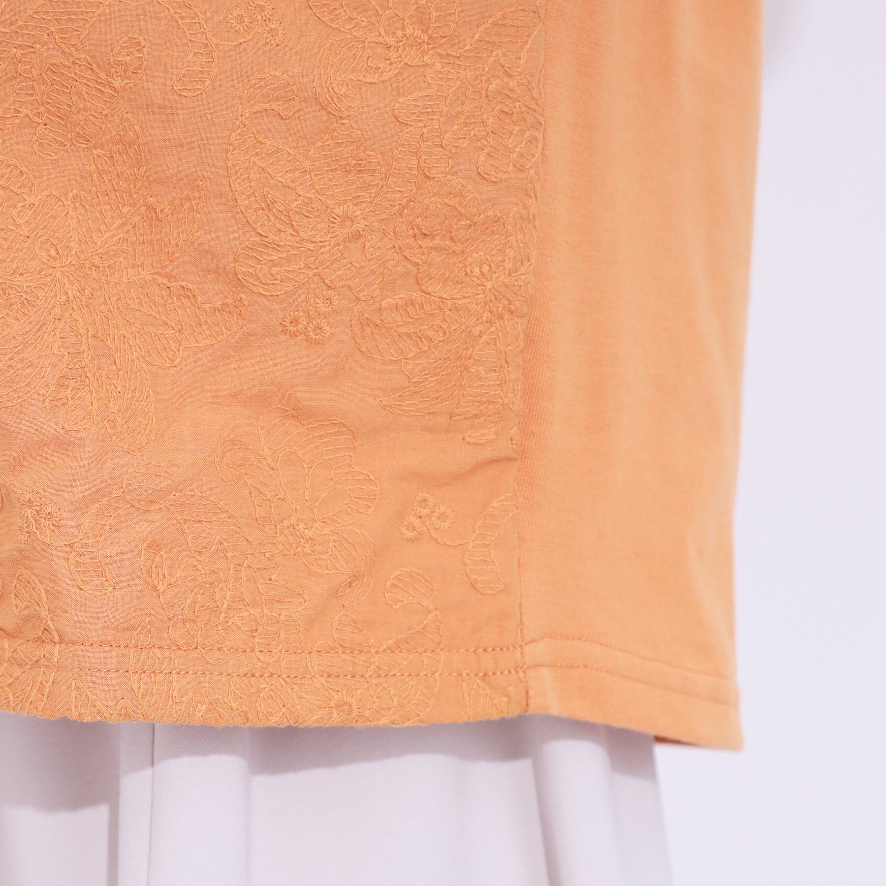 SHOO･LA･RUE「【S-LL】一枚でサマ見え フローラル刺繍トップス」|Tシャツ・カットソー|