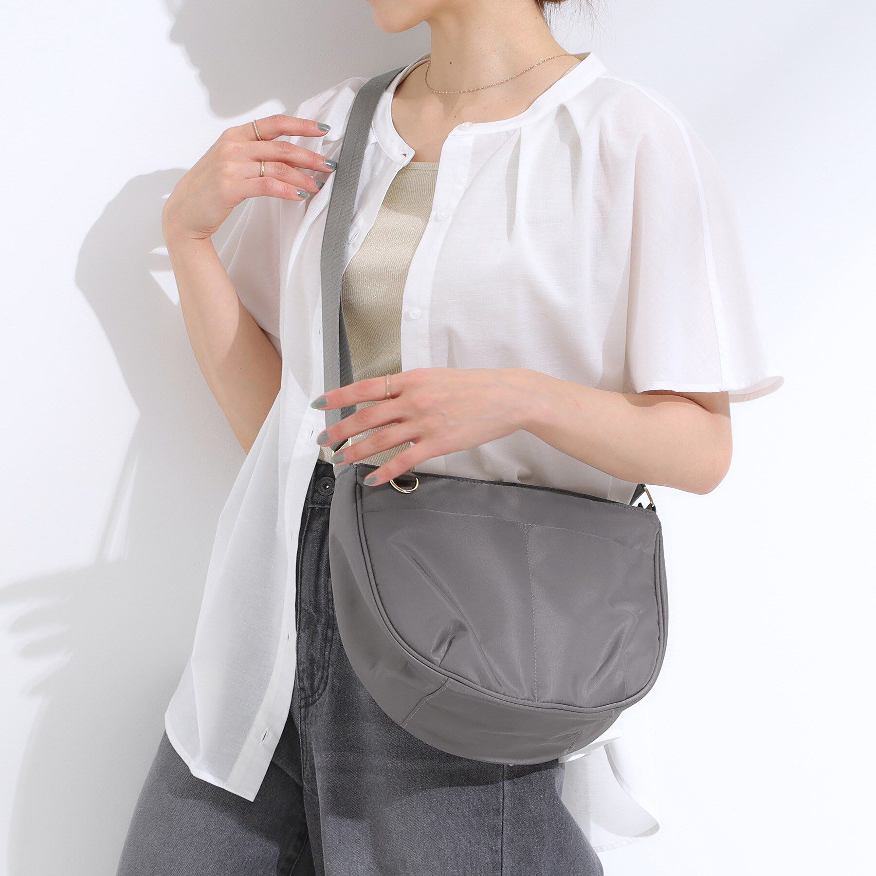 SHOO･LA･RUE「【撥水】フロントポケットハーフムーンショルダーバッグ」|ショルダー・メッセンジャー|