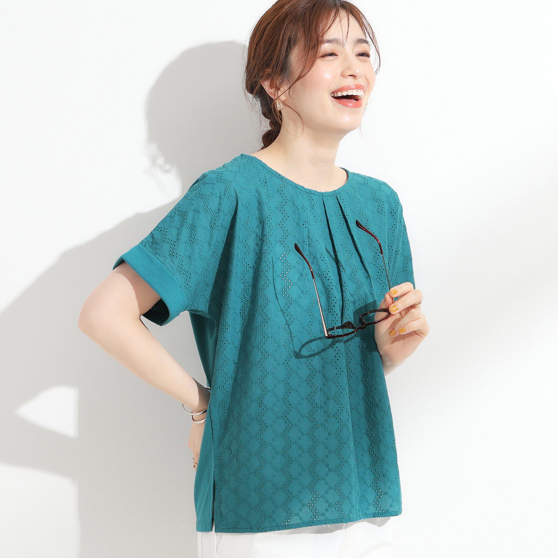 SHOO･LA･RUE「【S-LL】大人の上品な甘さ 刺繍レース切り替えトップス」|Tシャツ・カットソー|ブルー(093)