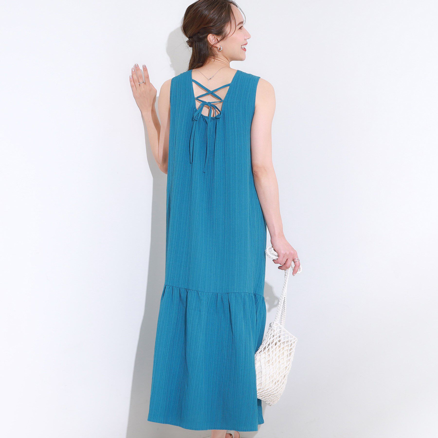 SHOO･LA･RUE「【S-LL】後ろ姿も抜かりなく 1枚でサマ見え ティアードワンピース」|ワンピース|ブルー(093)