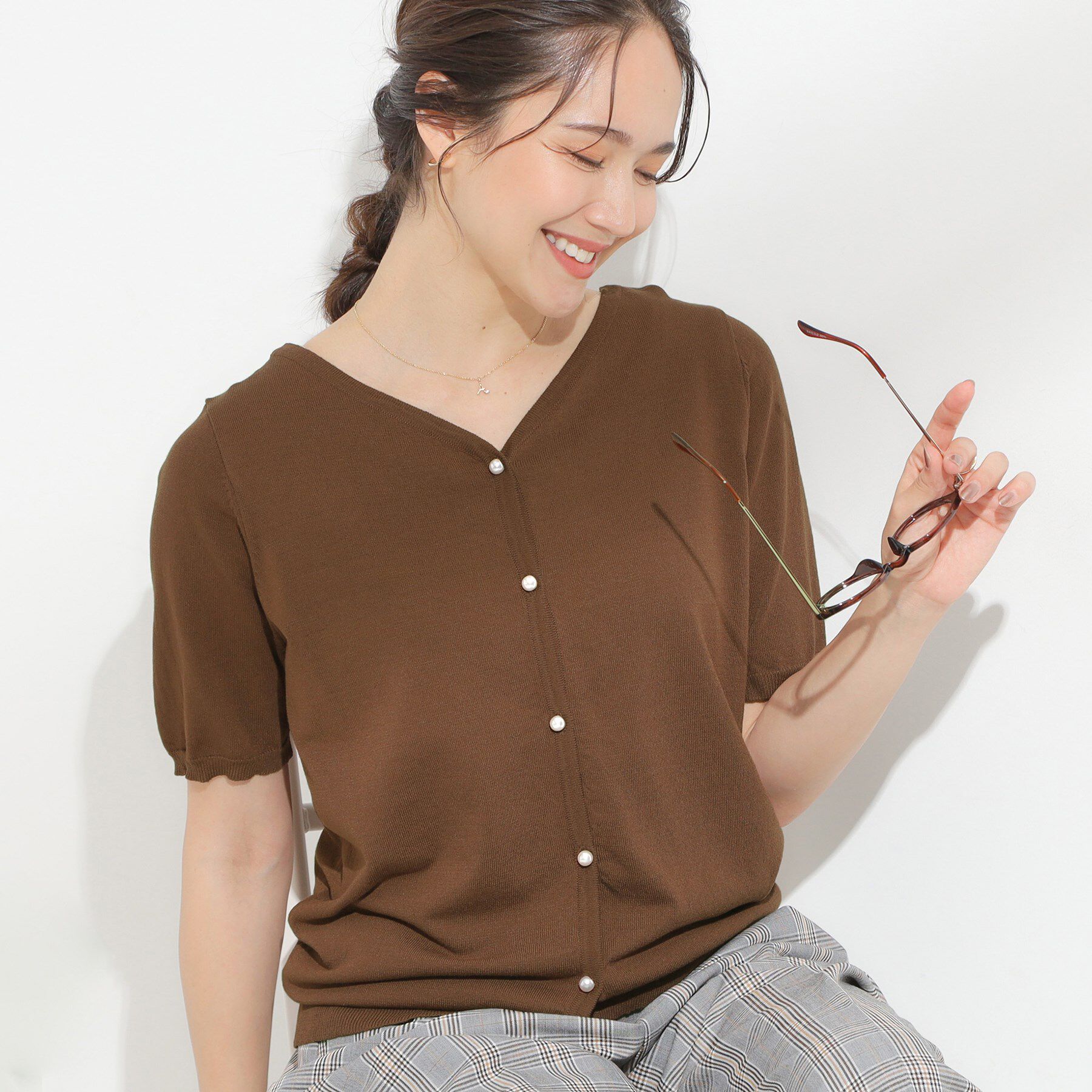 SHOO･LA･RUE「【洗える/S-LL/前後2WAY】きれい見え 刺繍ニットカーディガン」|カーディガン|ブラウン(043)