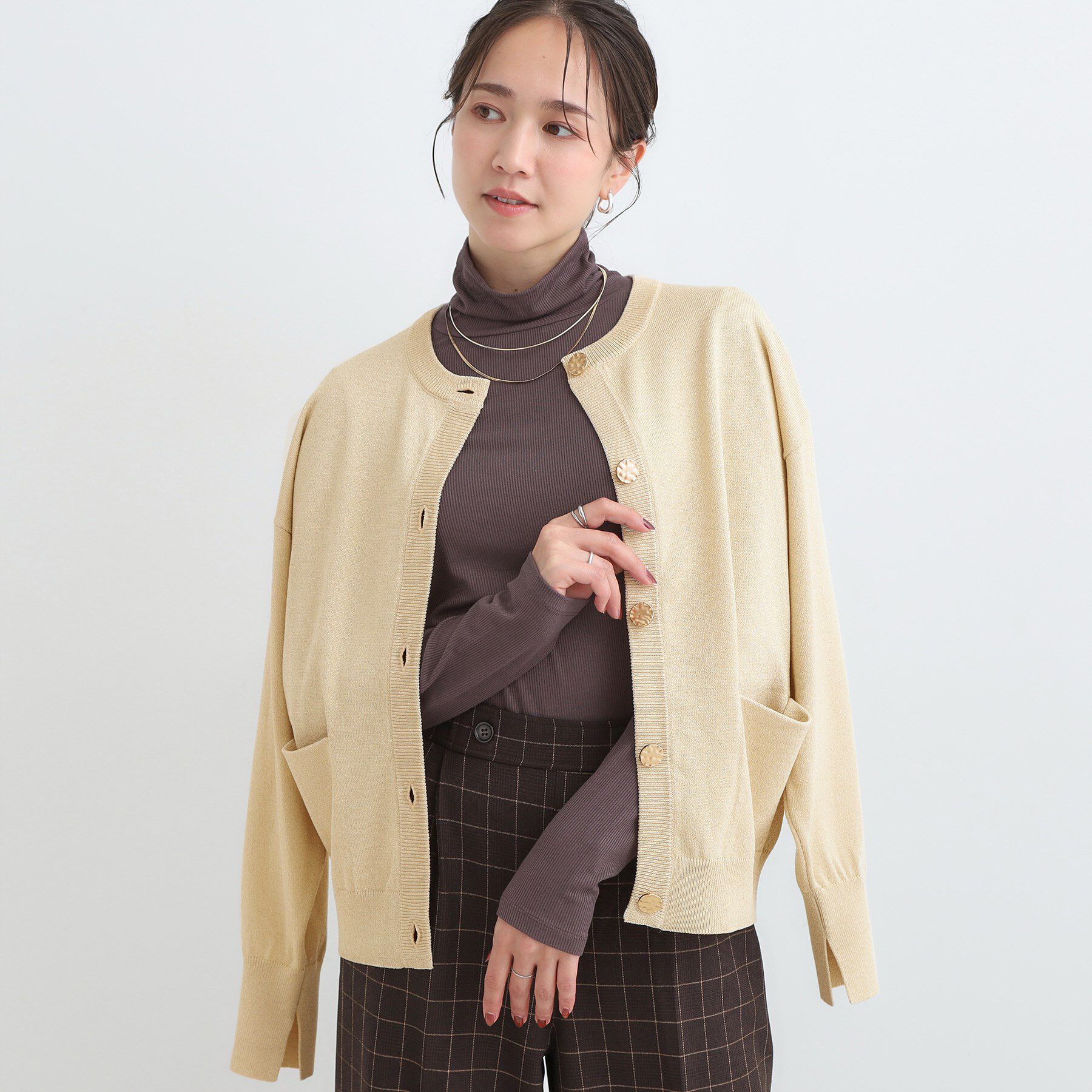 SHOO･LA･RUE「【洗える/S-LL/アンサンブル可】大人フェミニン さらっとタッチのニットカーディガン」|カーディガン|ベージュ(052)