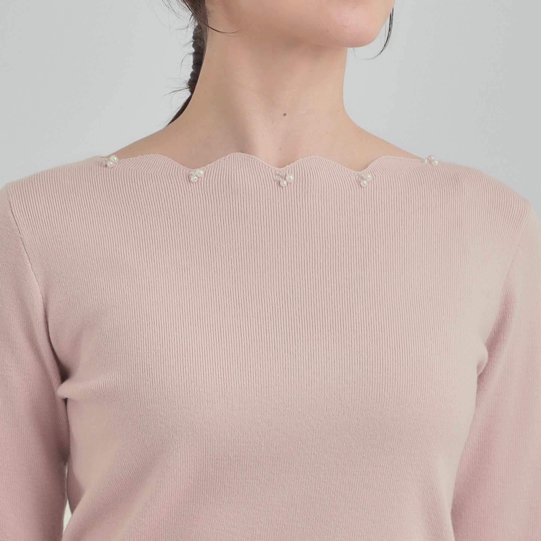 SHOO･LA･RUE「【洗濯機可/S-LL】スカラップネックが上品な ビジュー付きニット」|ニット・セーター|