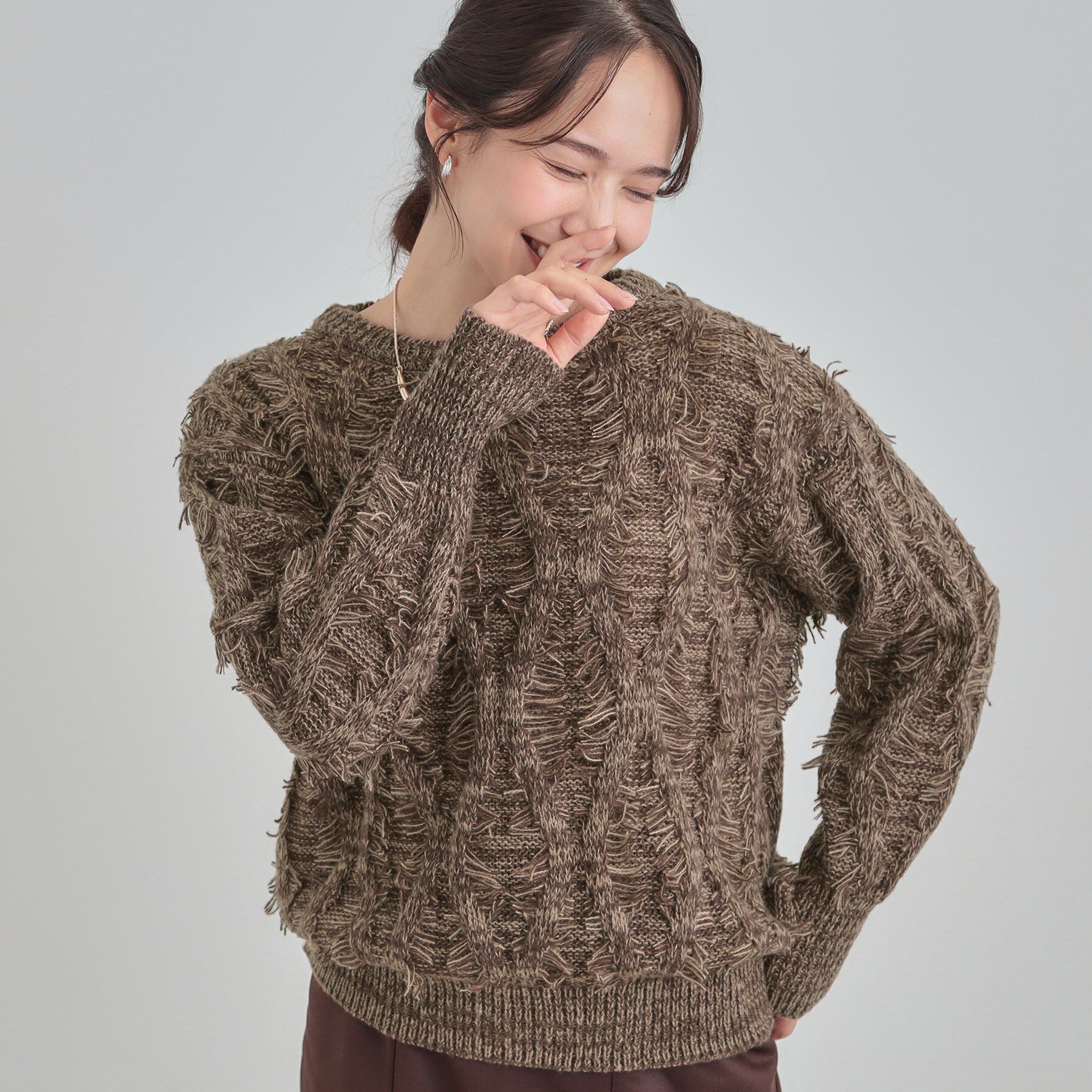 SHOO･LA･RUE「【S-LL】大人も着やすいシックなカラー 主役級フリンジニット」|ニット・セーター|ブラウン(543)