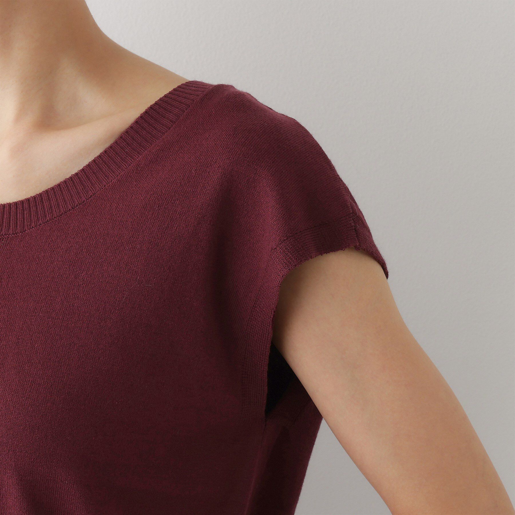 Dessin「【2点セット/3WAY/洗える】ノースリーブインナー付きVネックショート丈ニット」|ニット・セーター|