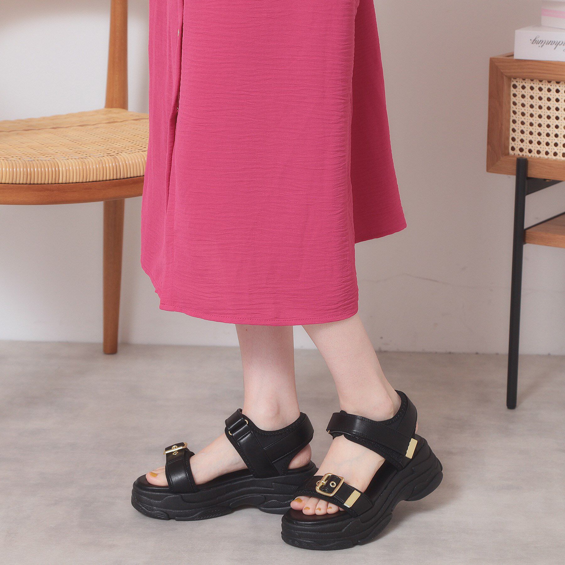 ITS&rsquo;DEMO「【M・L展開】バックルベルト合皮スポサン」|サンダル|