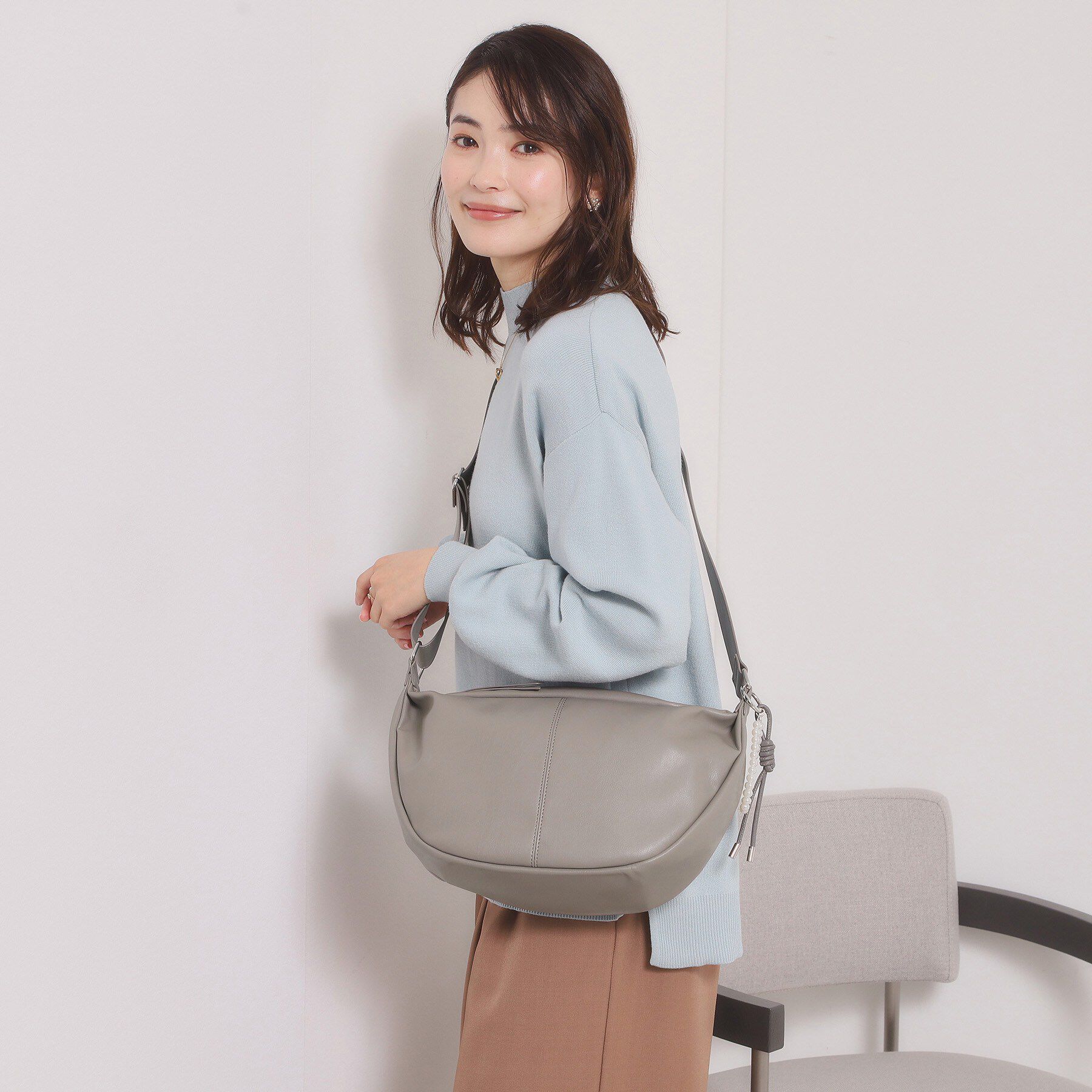 ITS&rsquo;DEMO「パール調チャーム付きショルダー」|ショルダー・メッセンジャー|