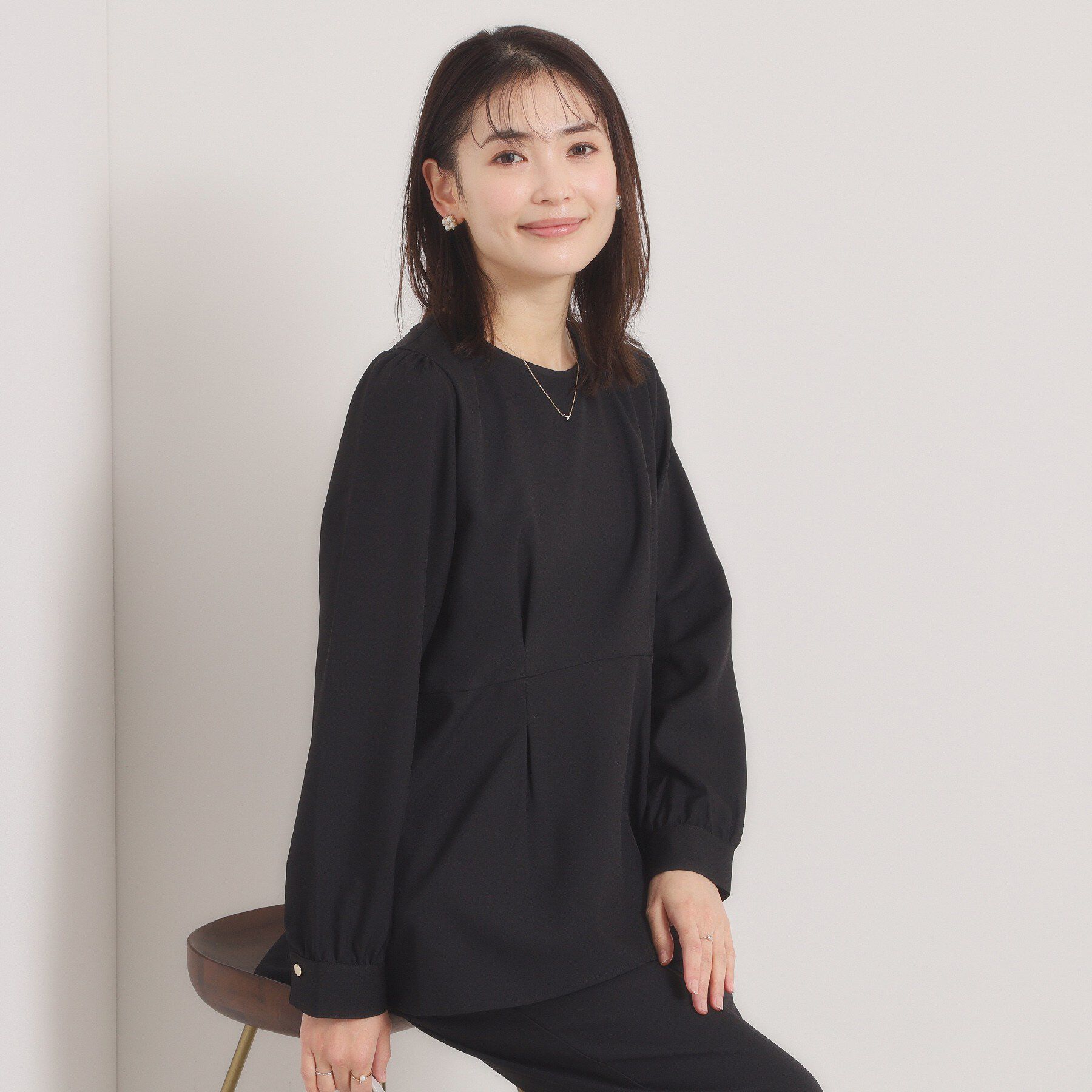 ITS&rsquo;DEMO「【洗濯機OK／イージーケア】ツイルストレッチペプラムブラウス」|シャツ・ブラウス|ブラック(019)
