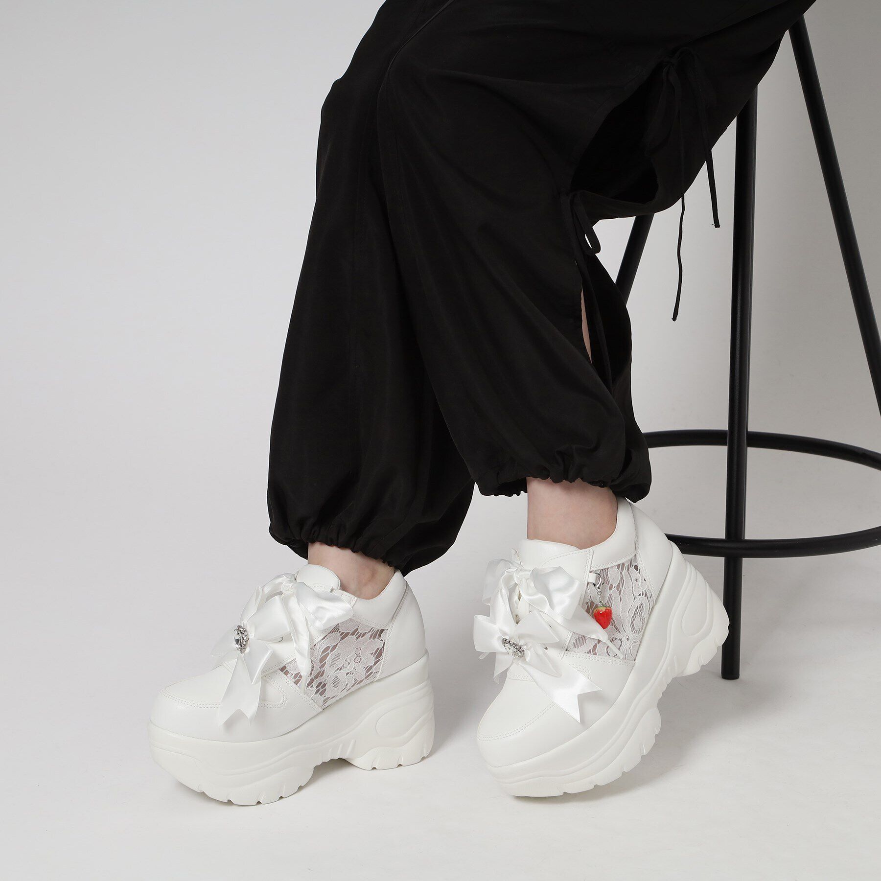 csT&P「取り外し自由♪マルチWAY厚底レースイチゴチャームスニーカー」|スニーカー|