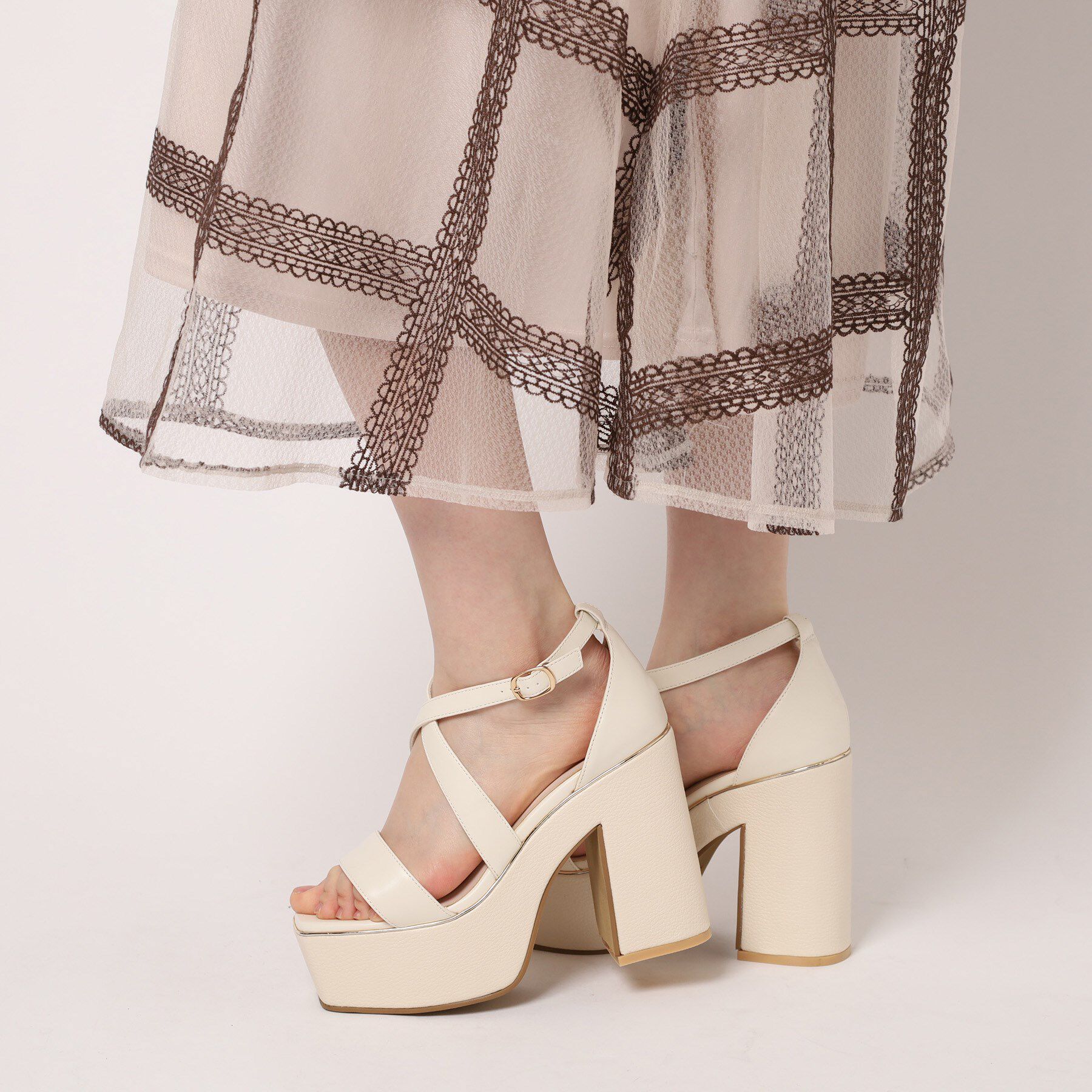 ESPERANZA「【ラク盛り／サンダル】リピーター続出／脚長美脚　クロスストラップサンダル」|サンダル|