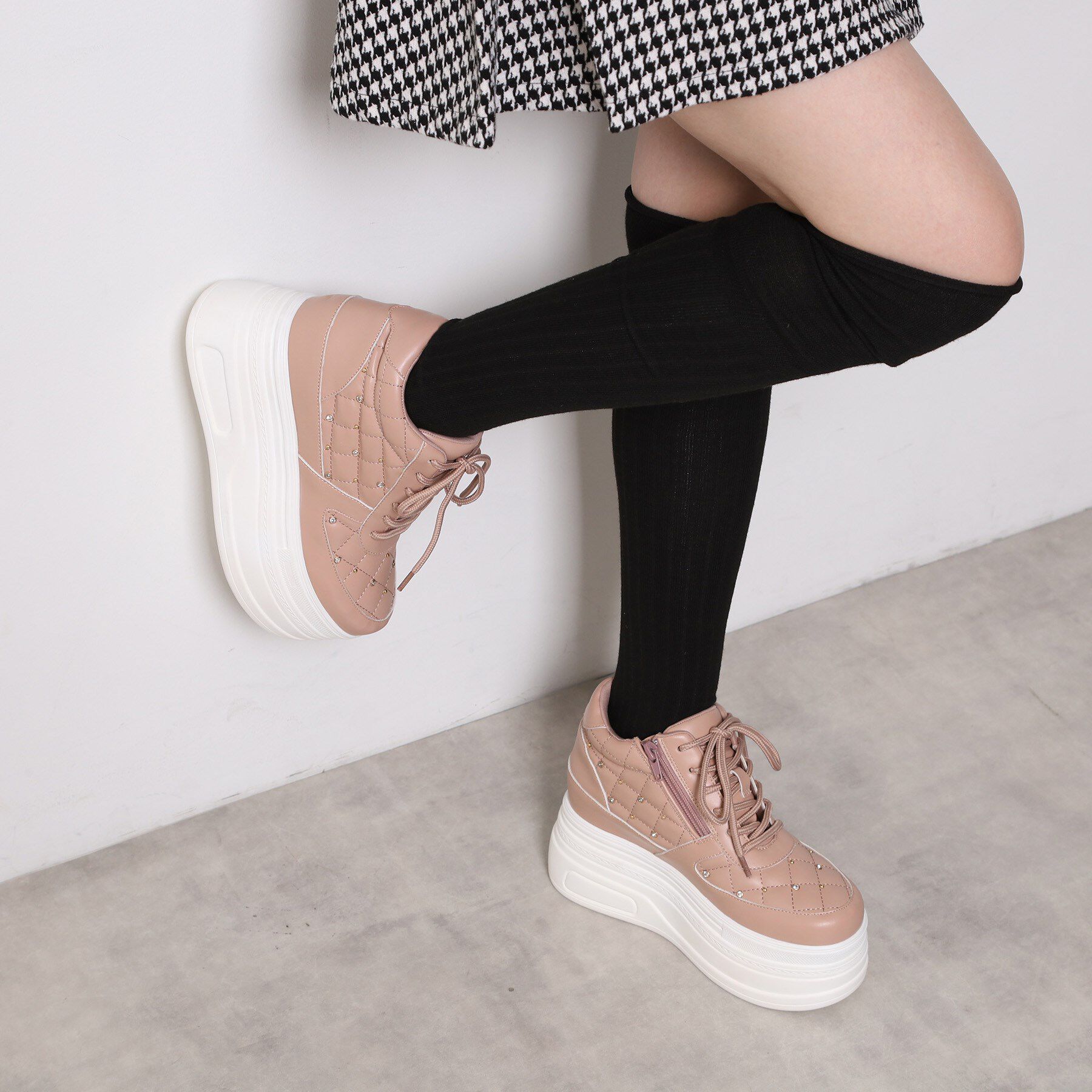 ESPERANZA「【EC先行販売】きゅんフィット厚底フラットキルティングスタッズスニーカー」|スニーカー|ピンク(072)