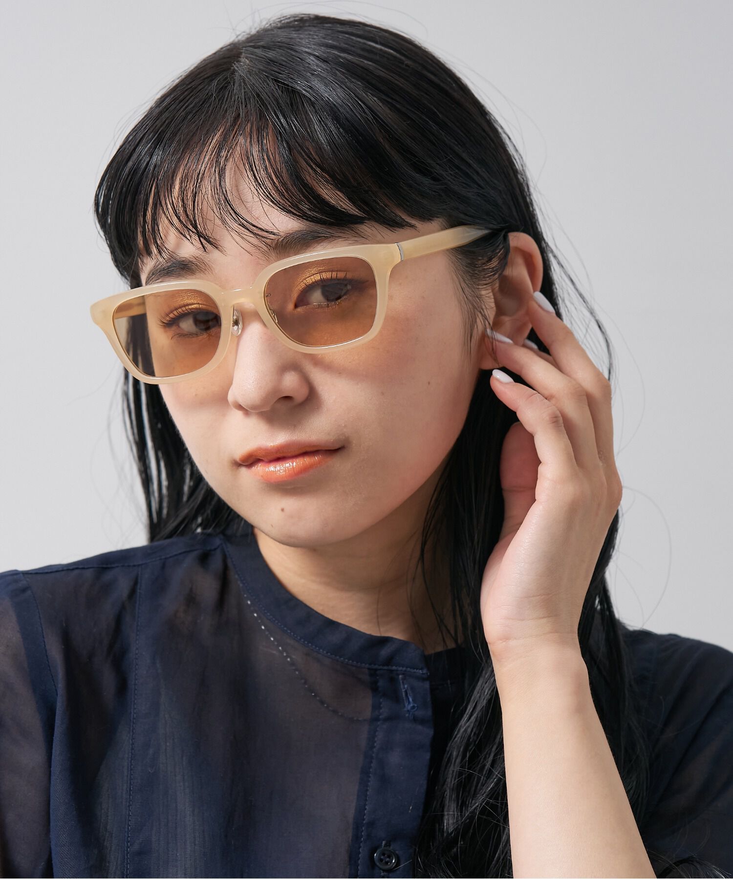  「スクエア型 調光サングラス｜紫外線対策｜レンズの色が変わるサングラス｜Zoff | UNITED ARROWS Wellness」|サングラス|