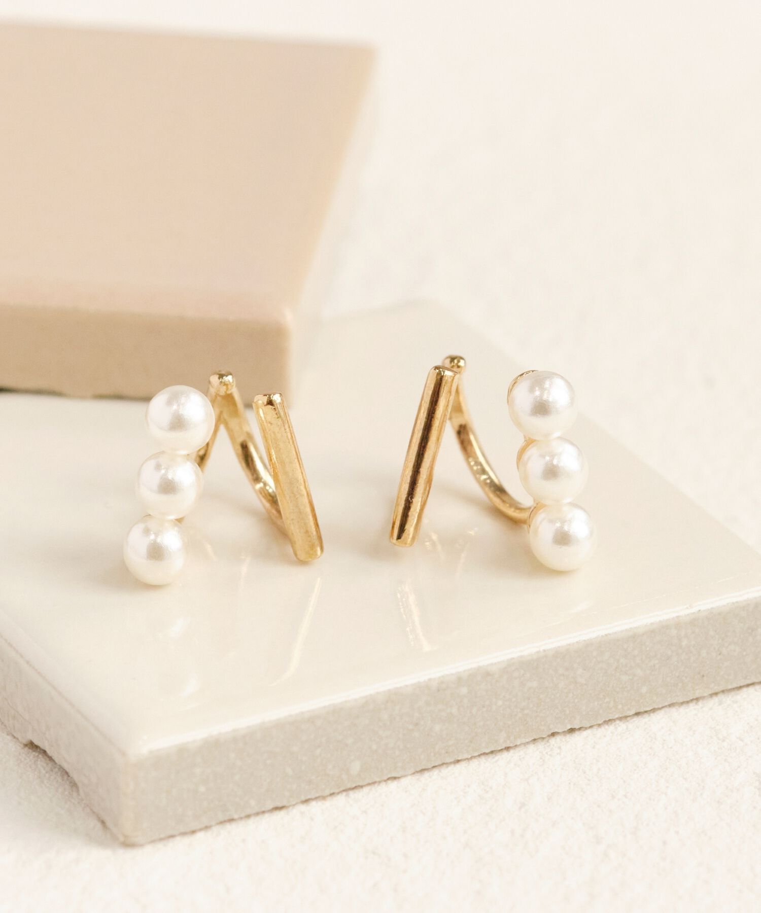 Phoebe「【シリーズ累計販売15000点突破！】ダブルデコレイトカフイヤリング　ゴールド」|イヤリング|