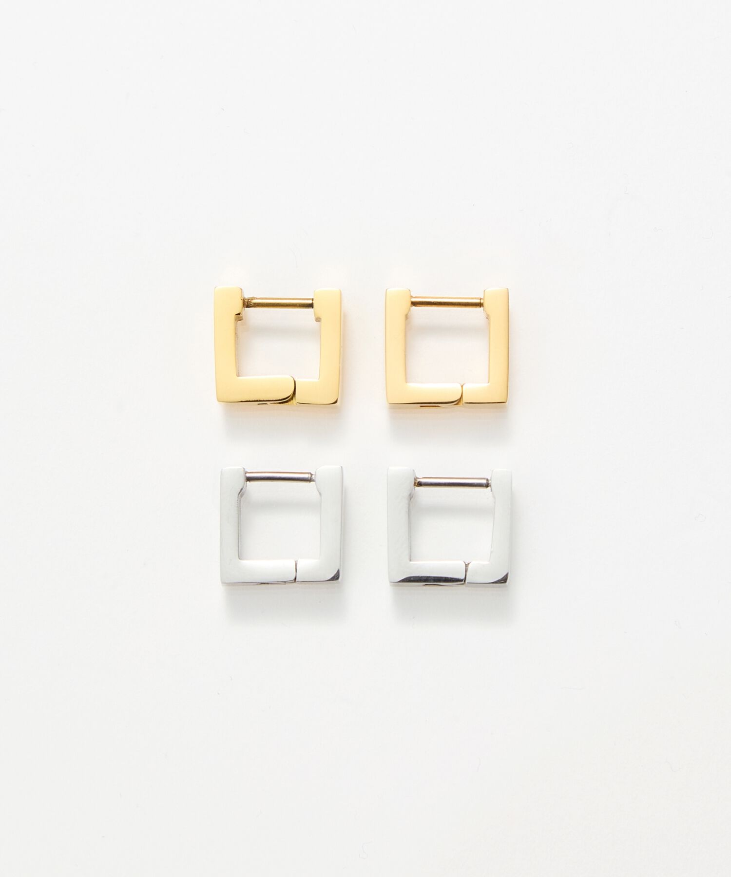 Phoebe「【金属アレルギー対応】ストレートスクエアフープピアス　シルバー/サージカルステンレス」|ピアス|