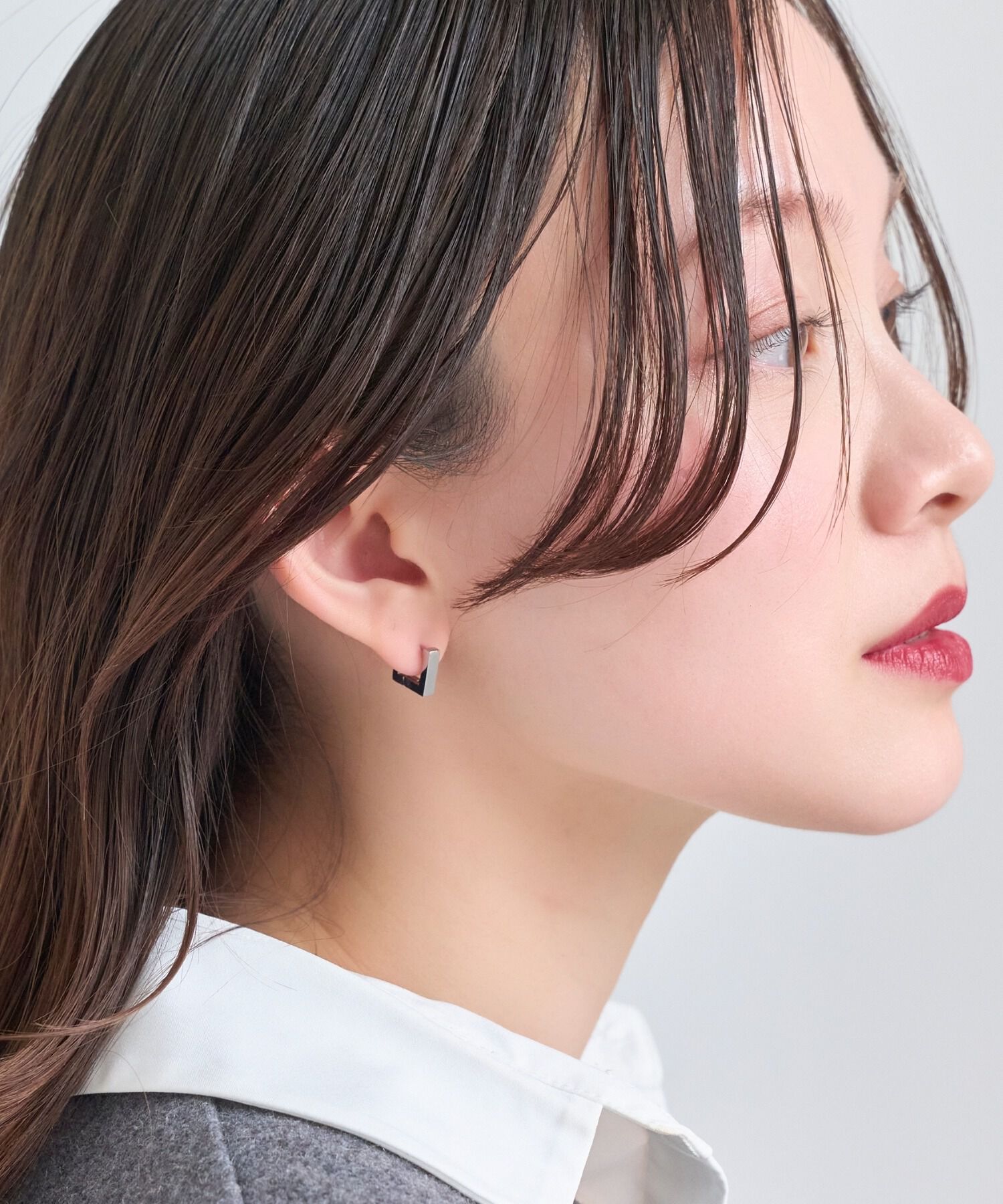 Phoebe「【金属アレルギー対応】ストレートスクエアフープピアス　シルバー/サージカルステンレス」|ピアス|