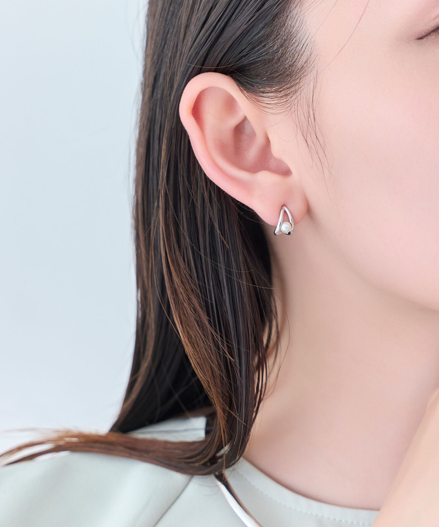 Phoebe「【痛くないシリーズ/金属アレルギー対応】ドロップパールライトフィットイヤリング　シルバー」|イヤリング|